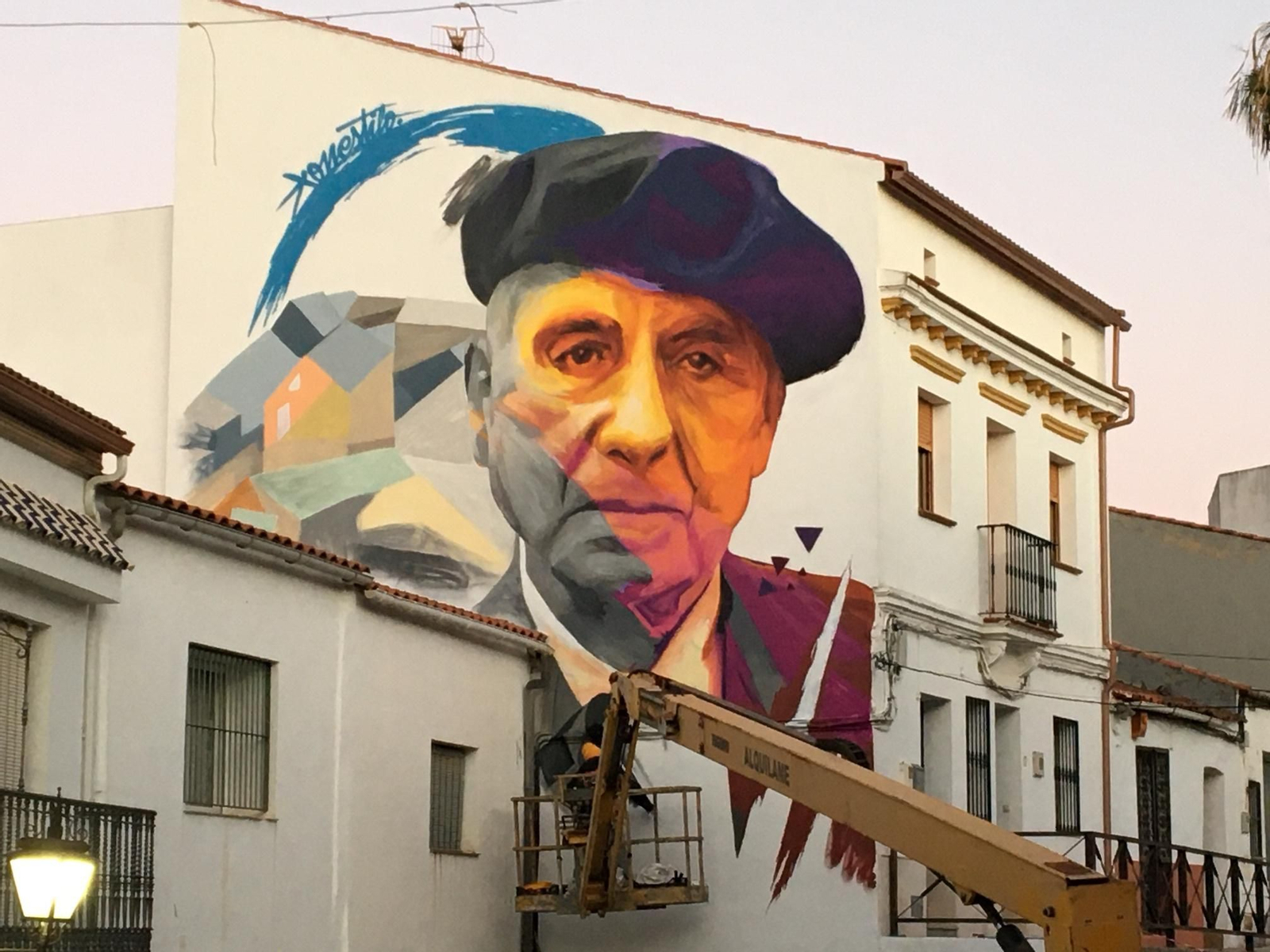 Konestilo pinta el mural de Daniel Vázquez Díaz.