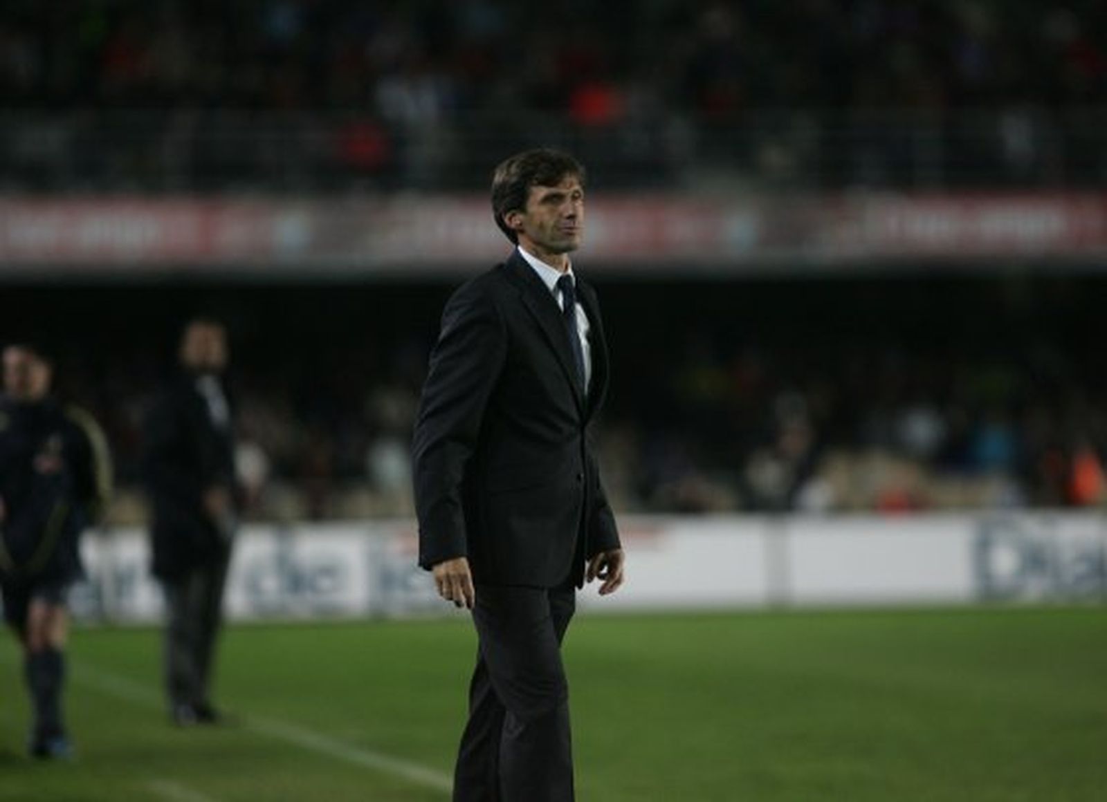 José Ángel Ziganda realiza un expresivo gesto en un momento del partido de ayer.  Foto: Pascual