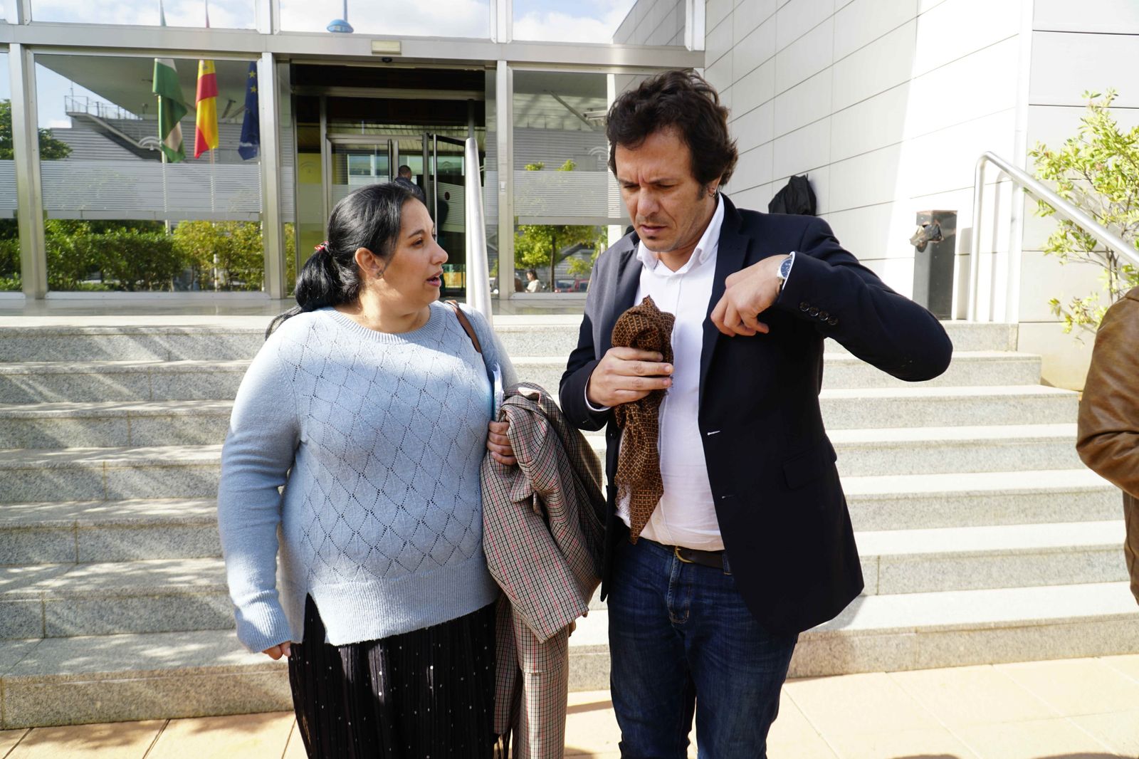 El alcalde y la concejal de Educación, Ana Fernández, este viernes en Sevilla