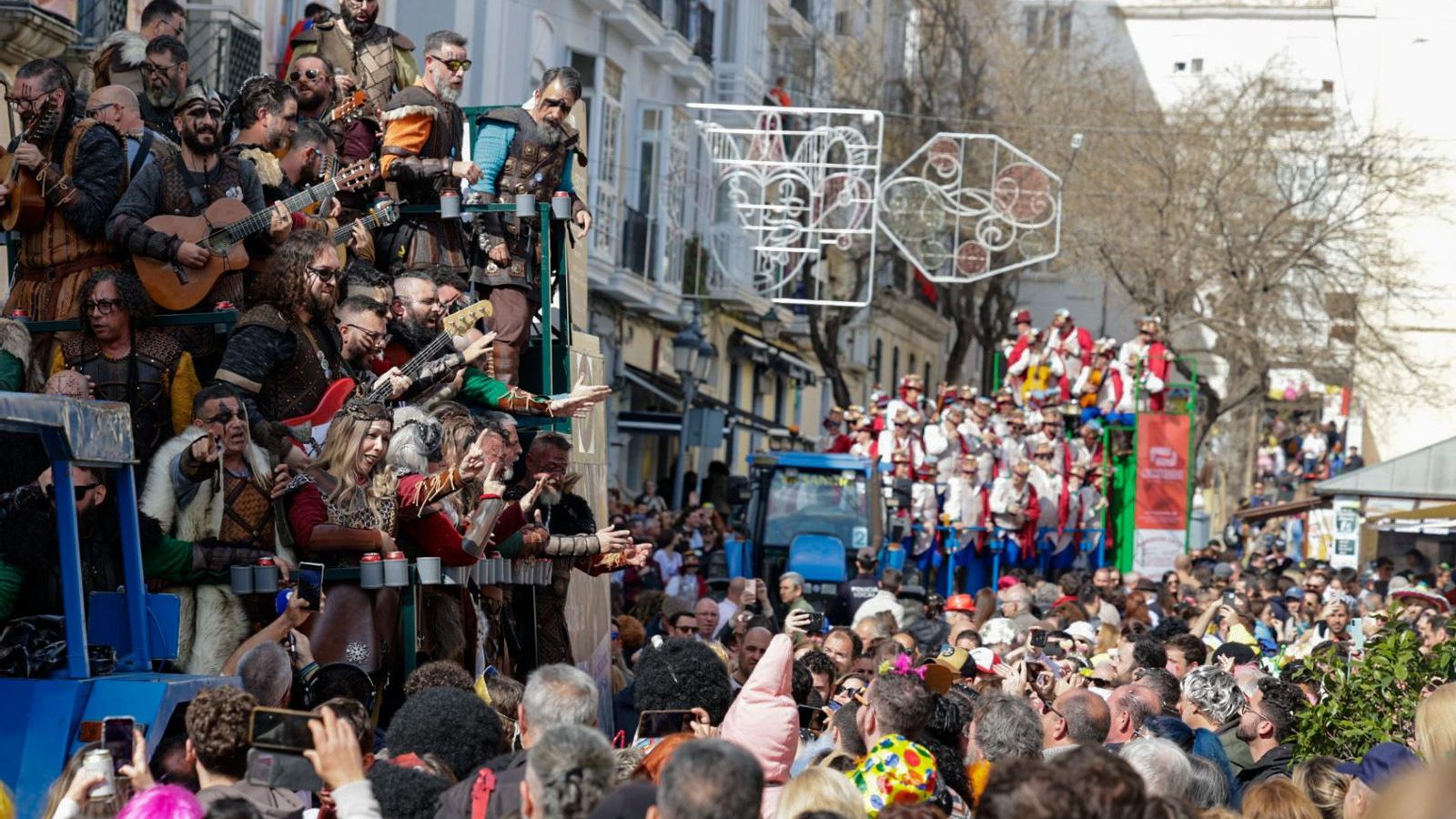 Las mejores imágenes del primer domingo de Carnaval de Cádiz