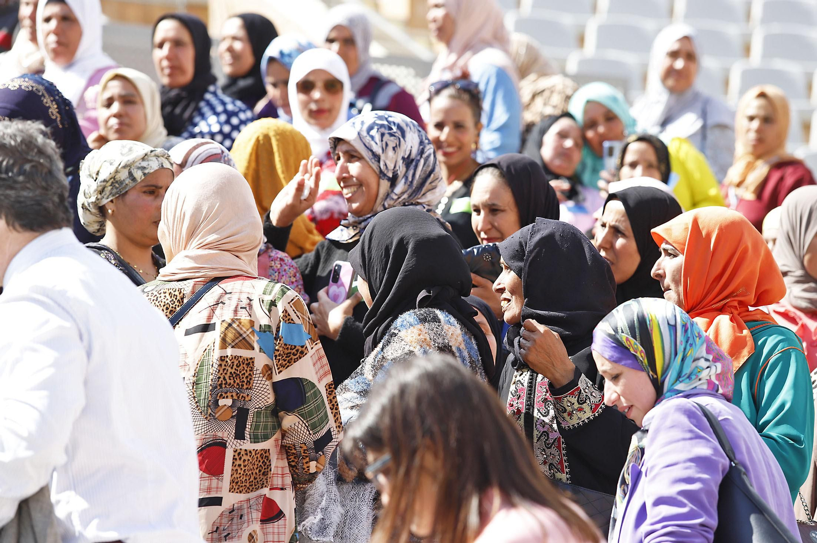 Imágenes de la entrega de los diplomas a las mujeres que han participado en el programa Wafira. Imágenes de la entrega de los diplomas a las mujeres que han participado en el programa Wafira.