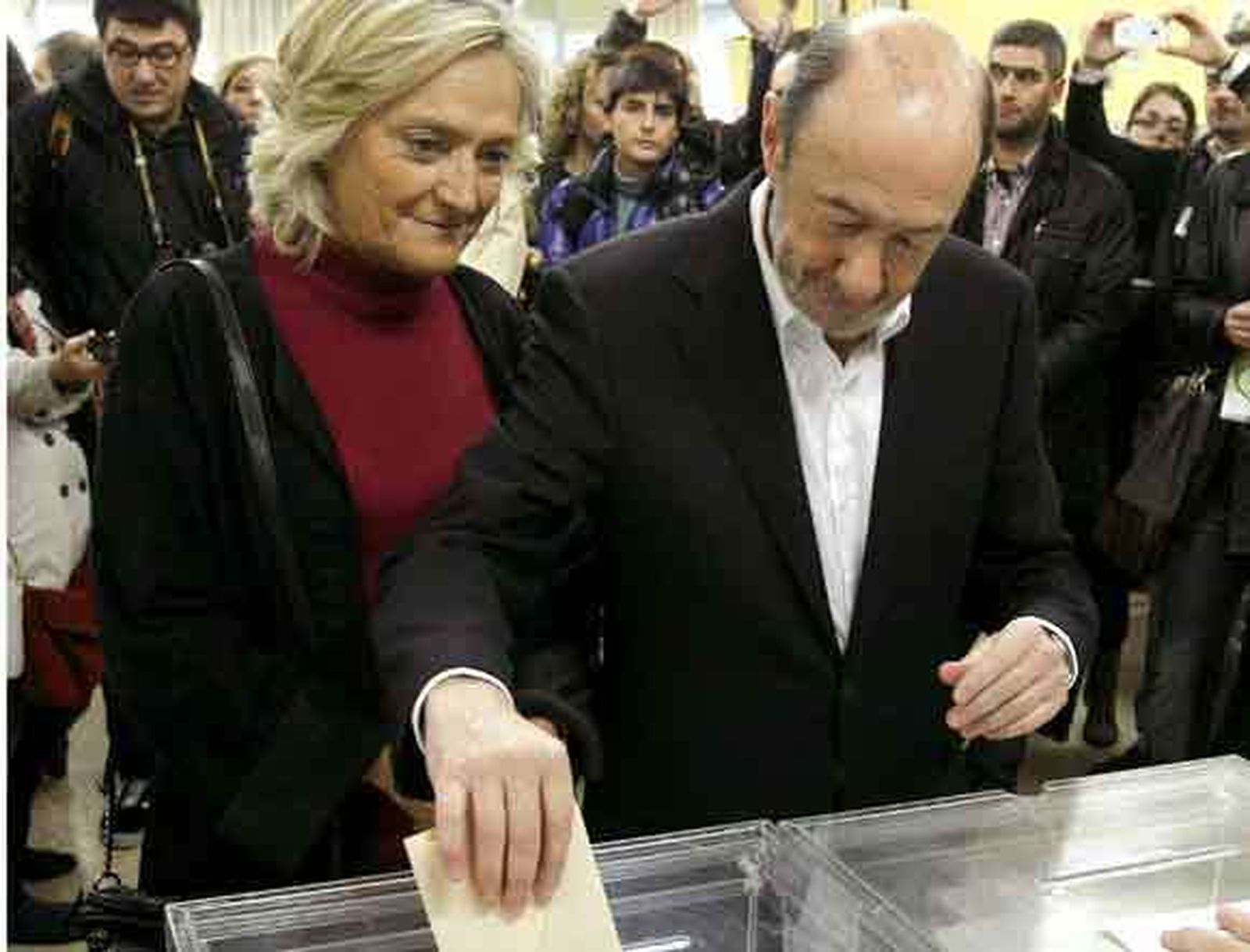 Rubalcaba llama al voto en una "encrucijada histórica" de España