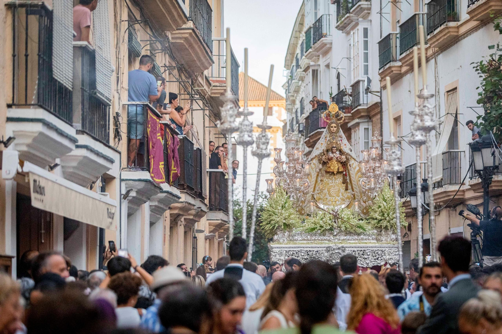 Las imágenes de la procesión de la Virgen del Rosario en Cádiz