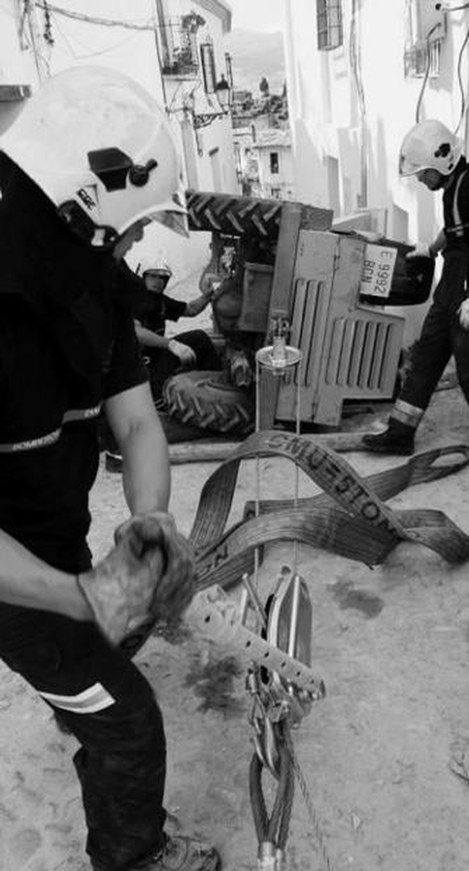 Un 'dúmper' se precipita por una calle del Albaicín