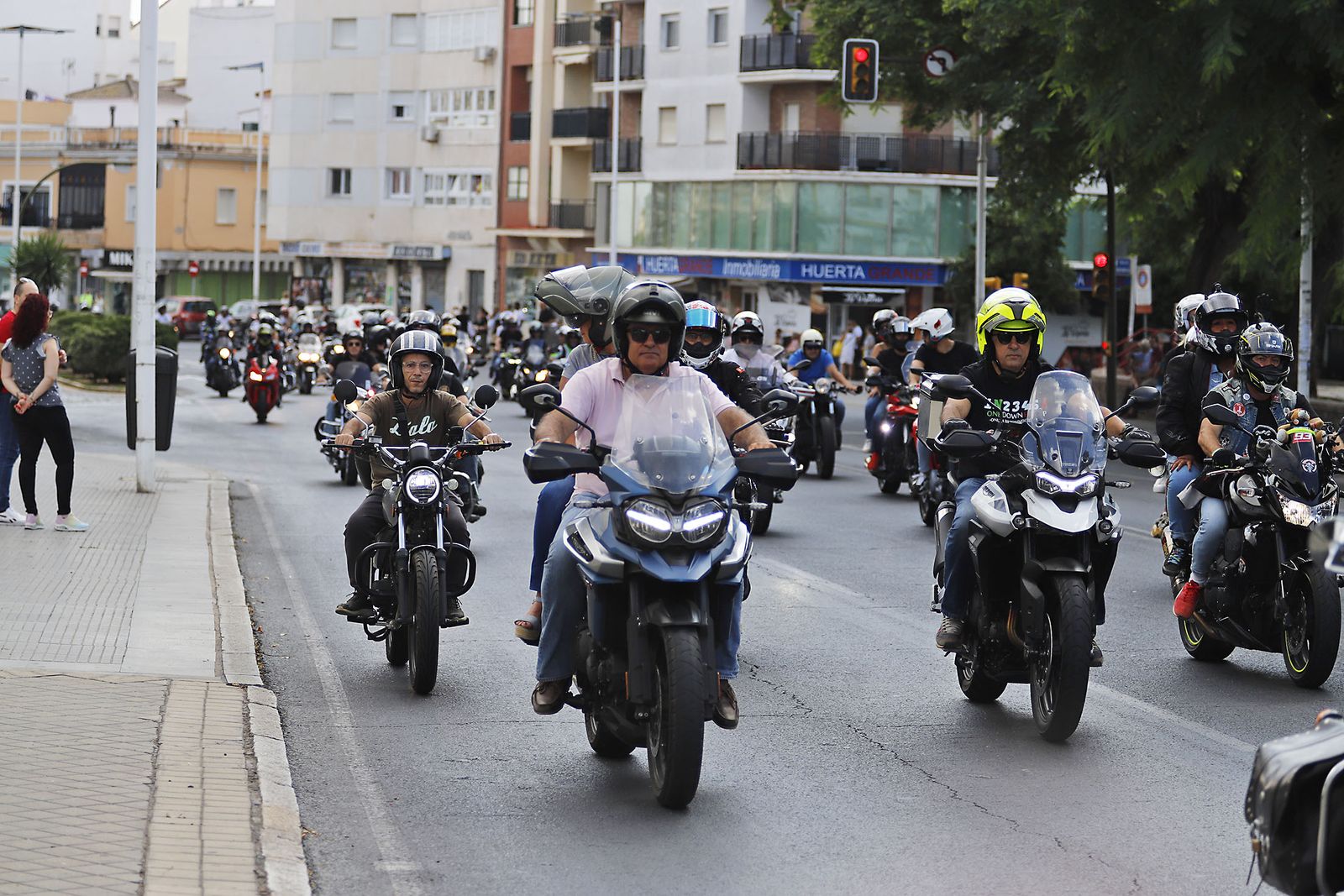 Las motos del club Descubridores toman las calles de Huelva