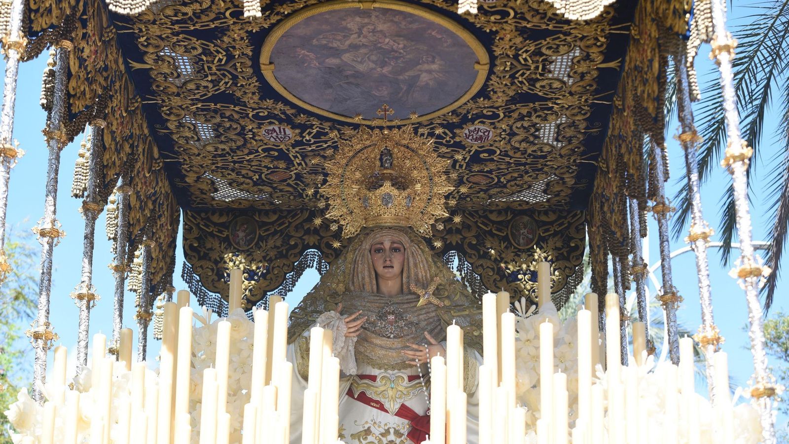 La Virgen de la Merced, durante su salida procesional.