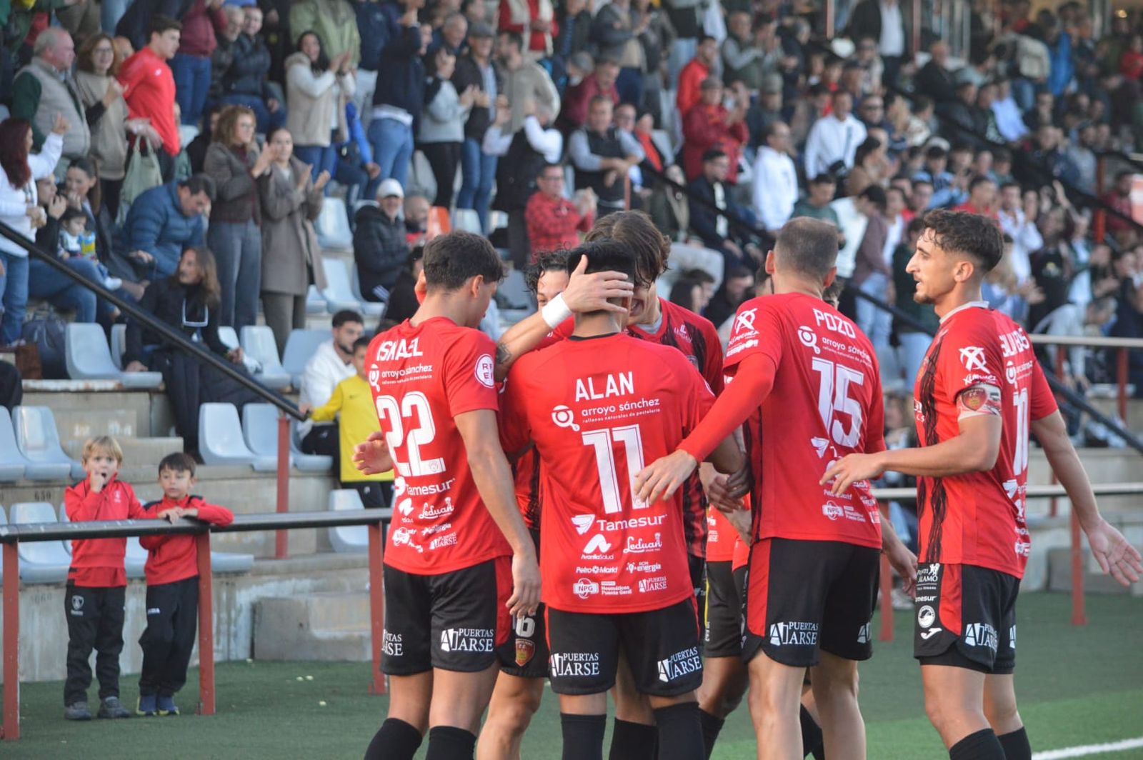 Los jugadores del Salerm celebran un gol en el Manuel Polinario.