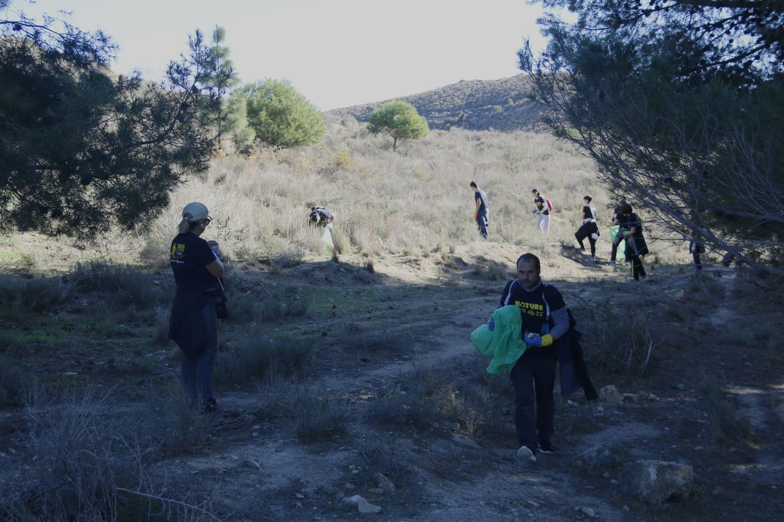 Así ha sido la primera jornada de plogging del año en la Costa de Granada