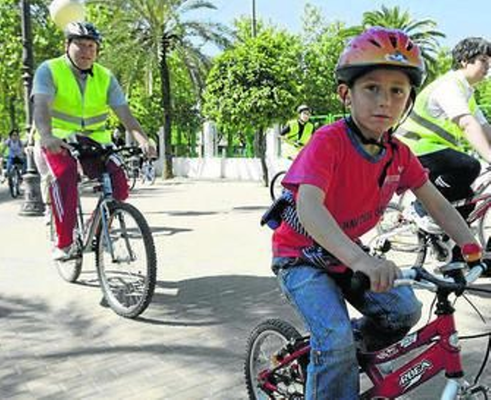 Marcha ciclista por las calles de Córdoba capital.