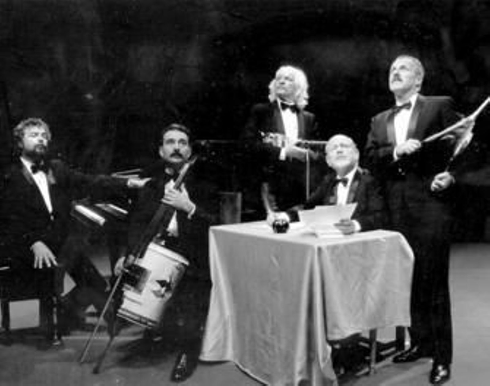 La formación íntegra de Les Luthiers.