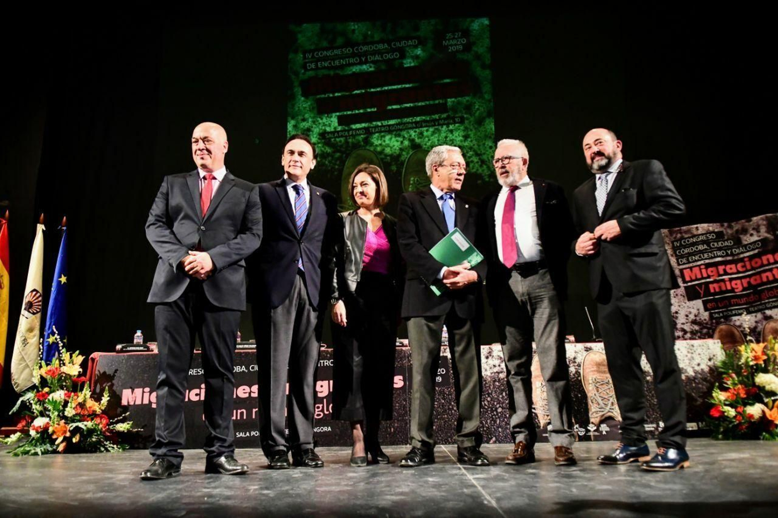 El consejero de Economía, Rogelio Velasco, en el centro, en la inauguración del congreso