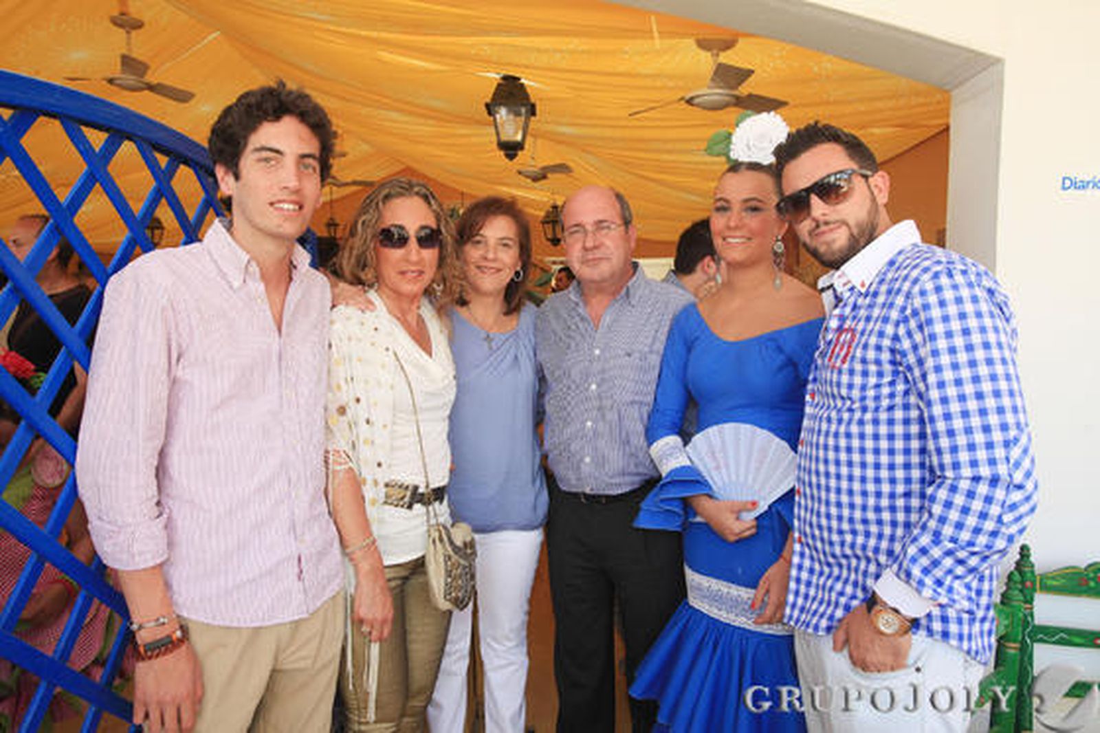 Aurelia Romero, gerente de Piaget y Nadal, acompañada por Alicia Franco, Manuel González, Teresa Bilbao, Joaquín Bilbao y Manuel de la Peña, ex director de Diario de Jerez y Diario de Cádiz. 

Foto: Vanesa Lobo y Manuel Aranda