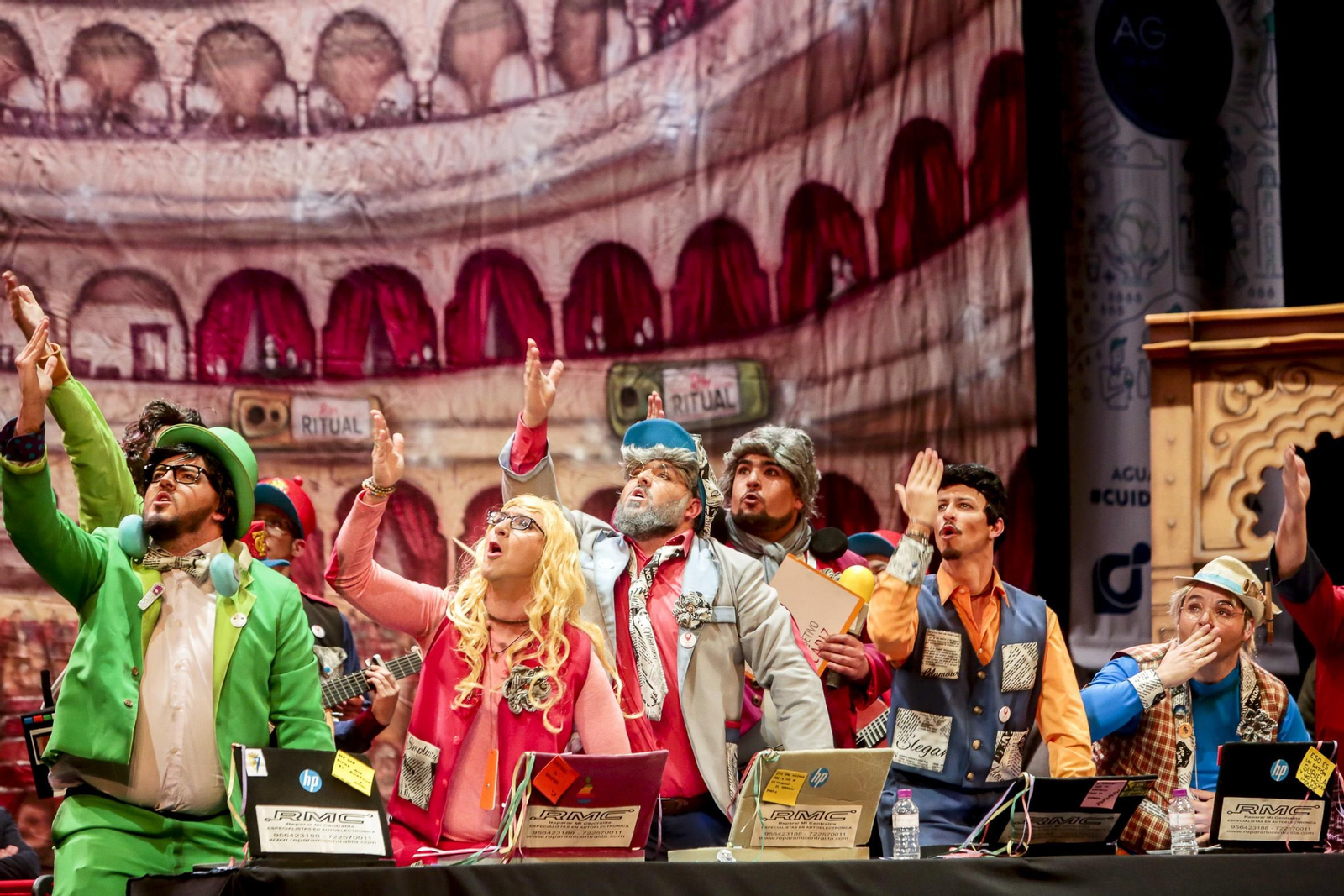 Chirigota Los periodistas se la dan de artistas.