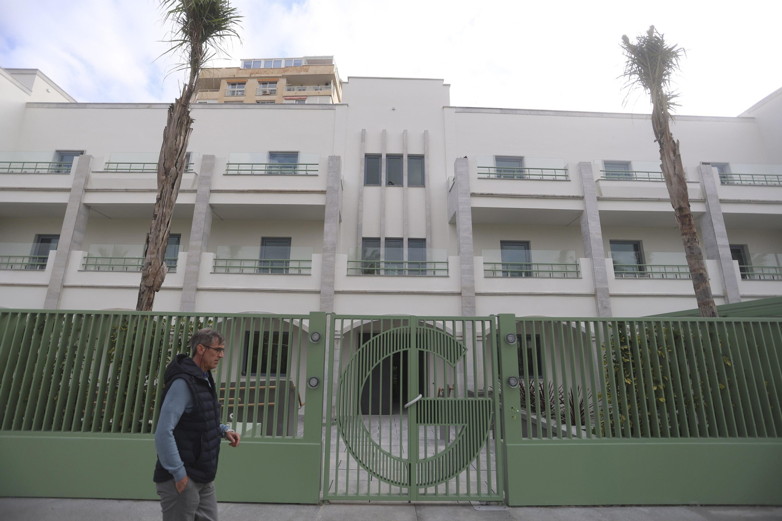 La 'G' de Google en la puerta de entrada a su centro en Málaga.