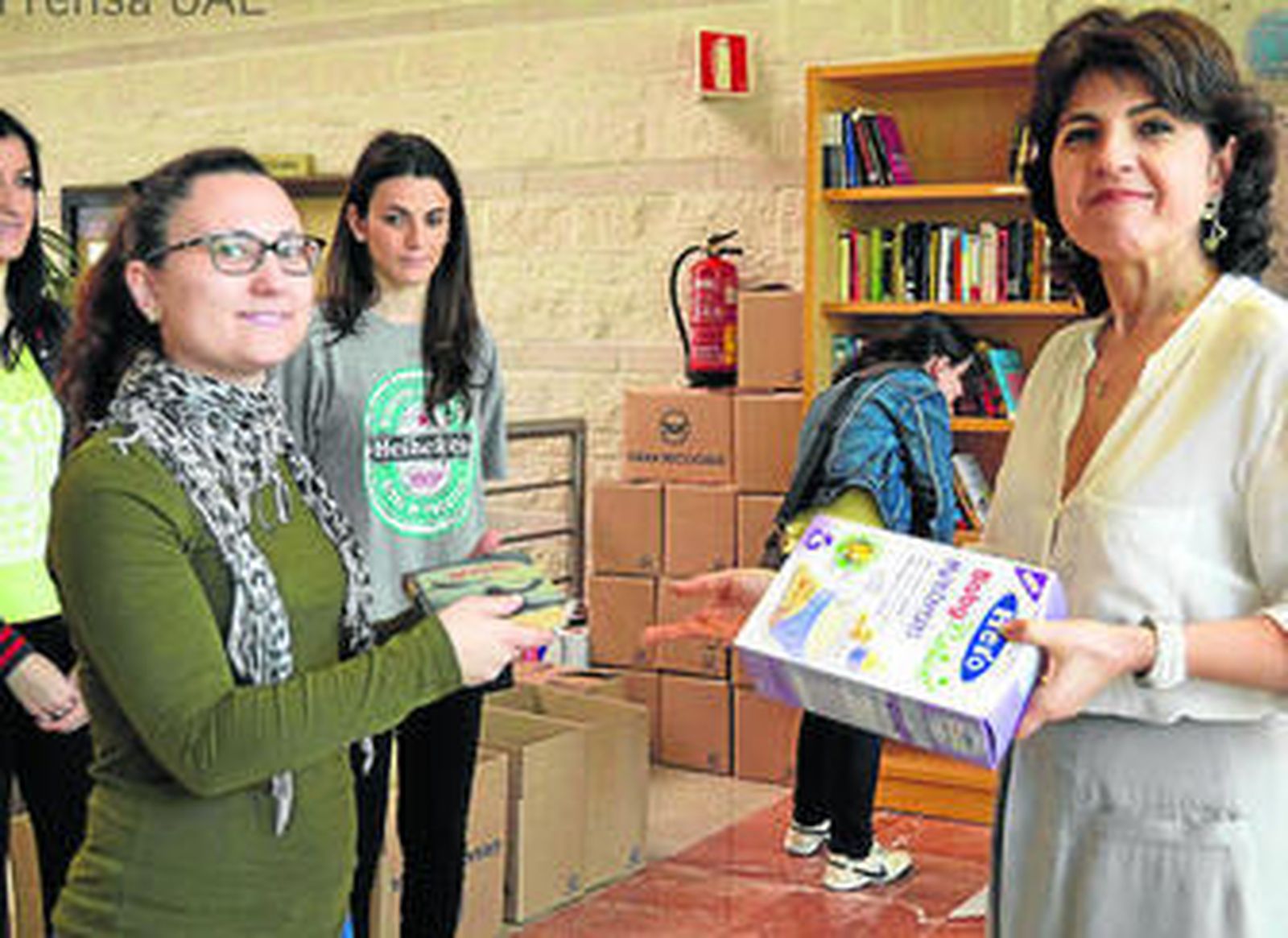 Potitos a cambio de libros en la biblioteca Nicolás Salmerón de la Universidad de Almería.