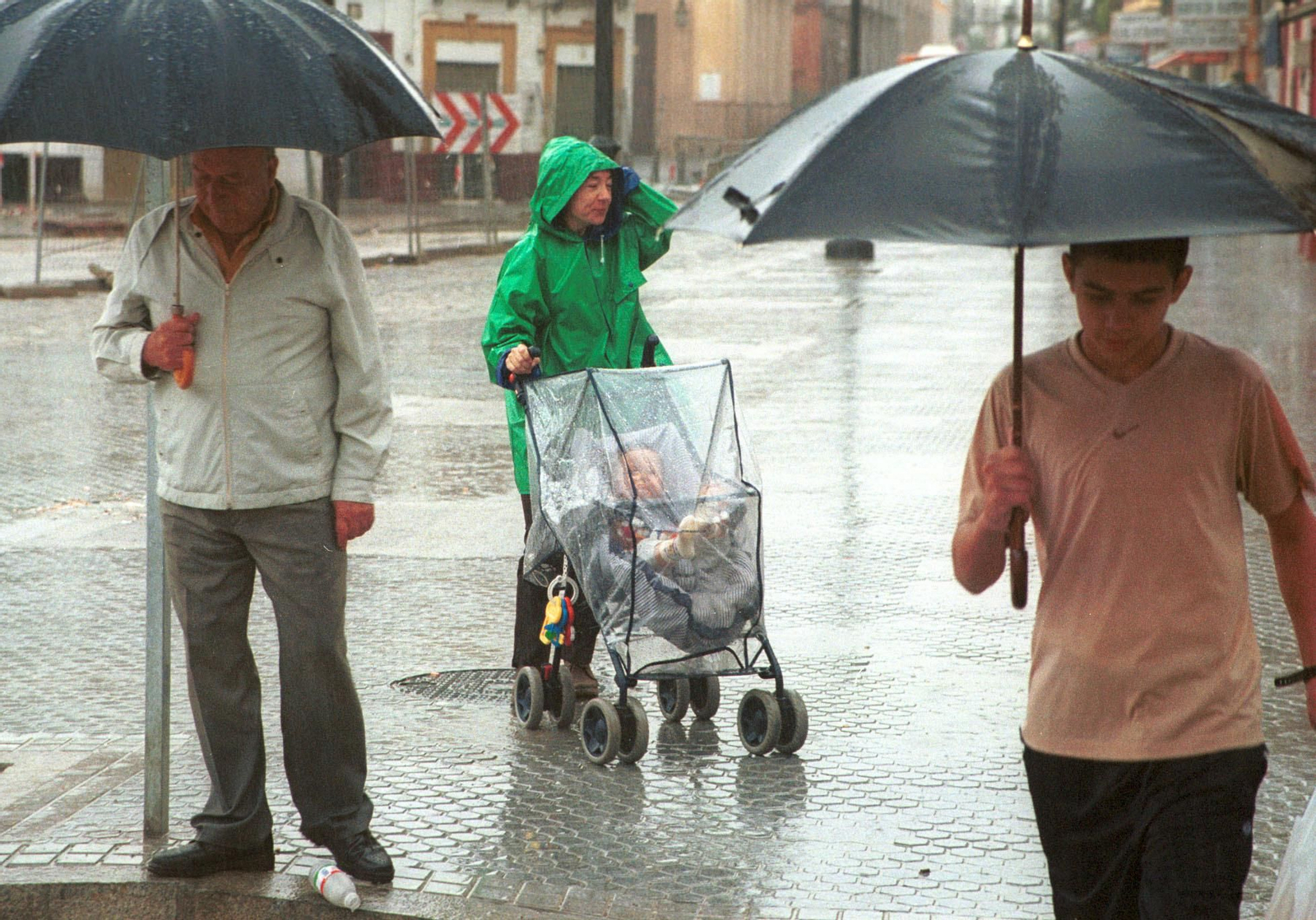 El calzado impermeable es imprescindible en los días de lluvia para prevenir sabañones y rozaduras.