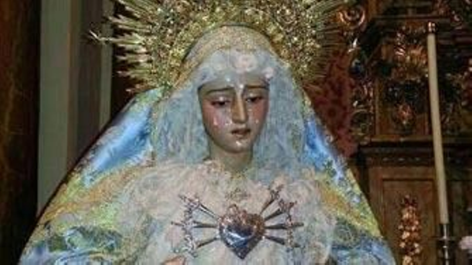 Roban diversas joyas de las tallas de una hermandad de Arahal