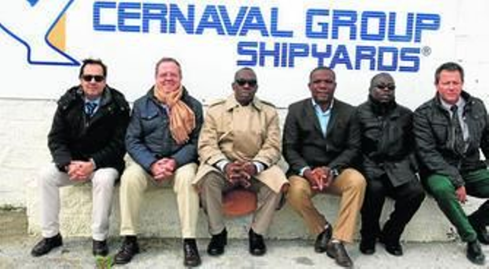 Los representantes de Cernaval Group junto a la delegación procedente de Ghana.