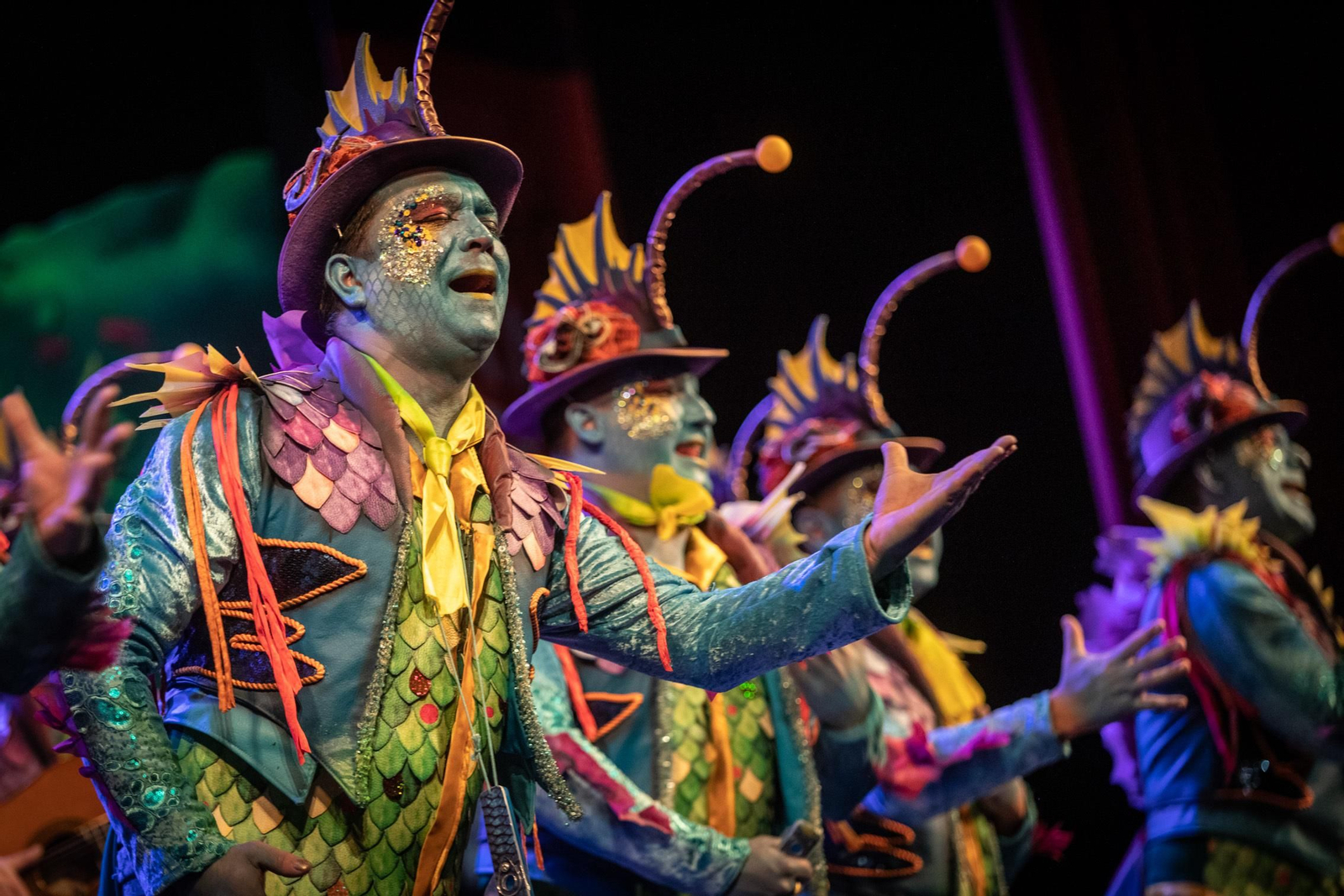 La comparsa 'El arrecife' sobre las tablas del gran teatro Falla