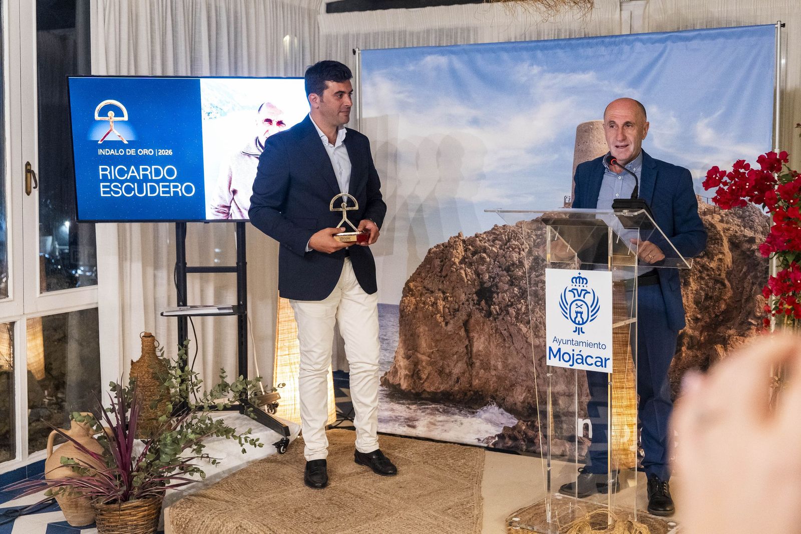 La presentación de 'Mojácar Sostenible' y la entrega del Indalo de Oro a Ricardo Escudero, en imágenes