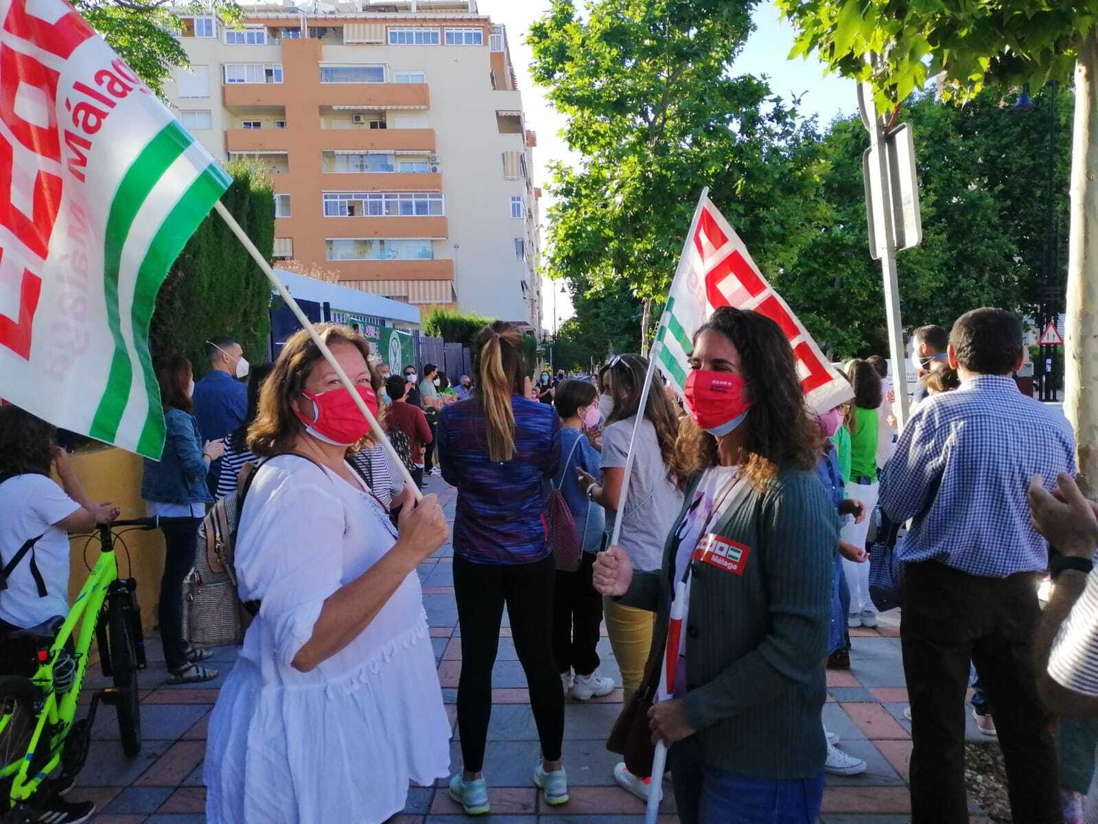 Manifestación junto al Colegio el Tejar de Fuengirola el lunes 24 de mayo.