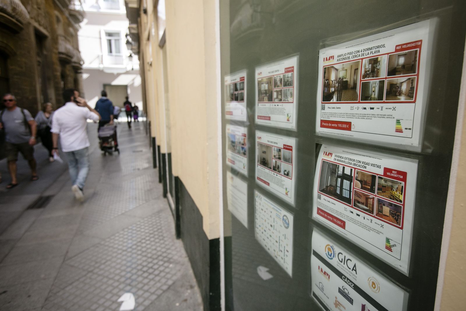 Anuncios de venta de pisos en Cádiz.