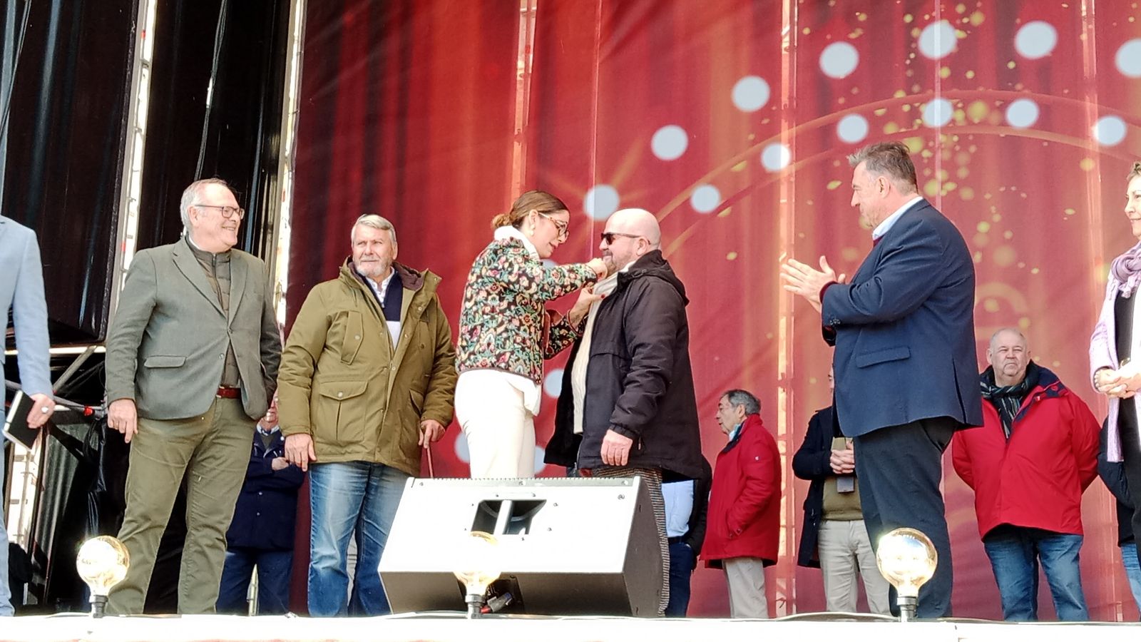 Carnaval 2026 en San Fernando: las peñas entregan sus reconocimientos para abrir la fiesta en la plaza del Rey