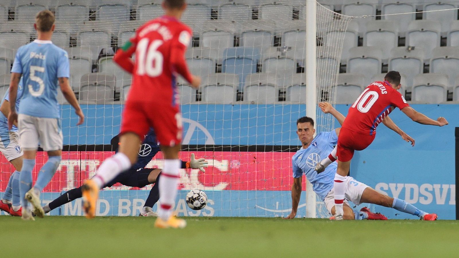Puertas volvió a ser decisivo con el segundo tanto tras un centro de Carlos Neva.