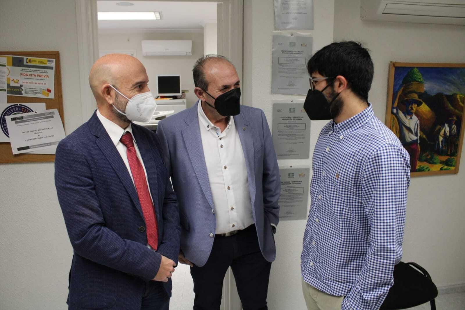 Málaga recibe a un joven agricultor canario para una estancia formativa en Vélez-Málaga