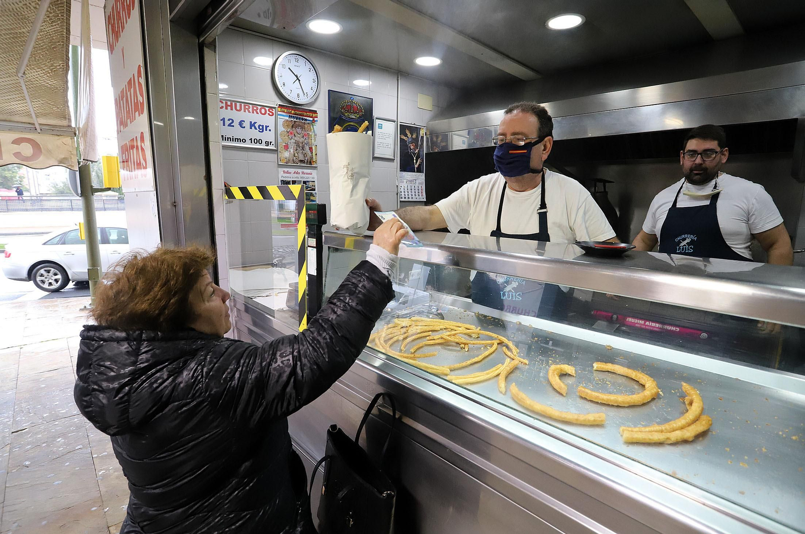Imágenes del ambiente en el Mercado del Carmen en plena huelga de transportistas