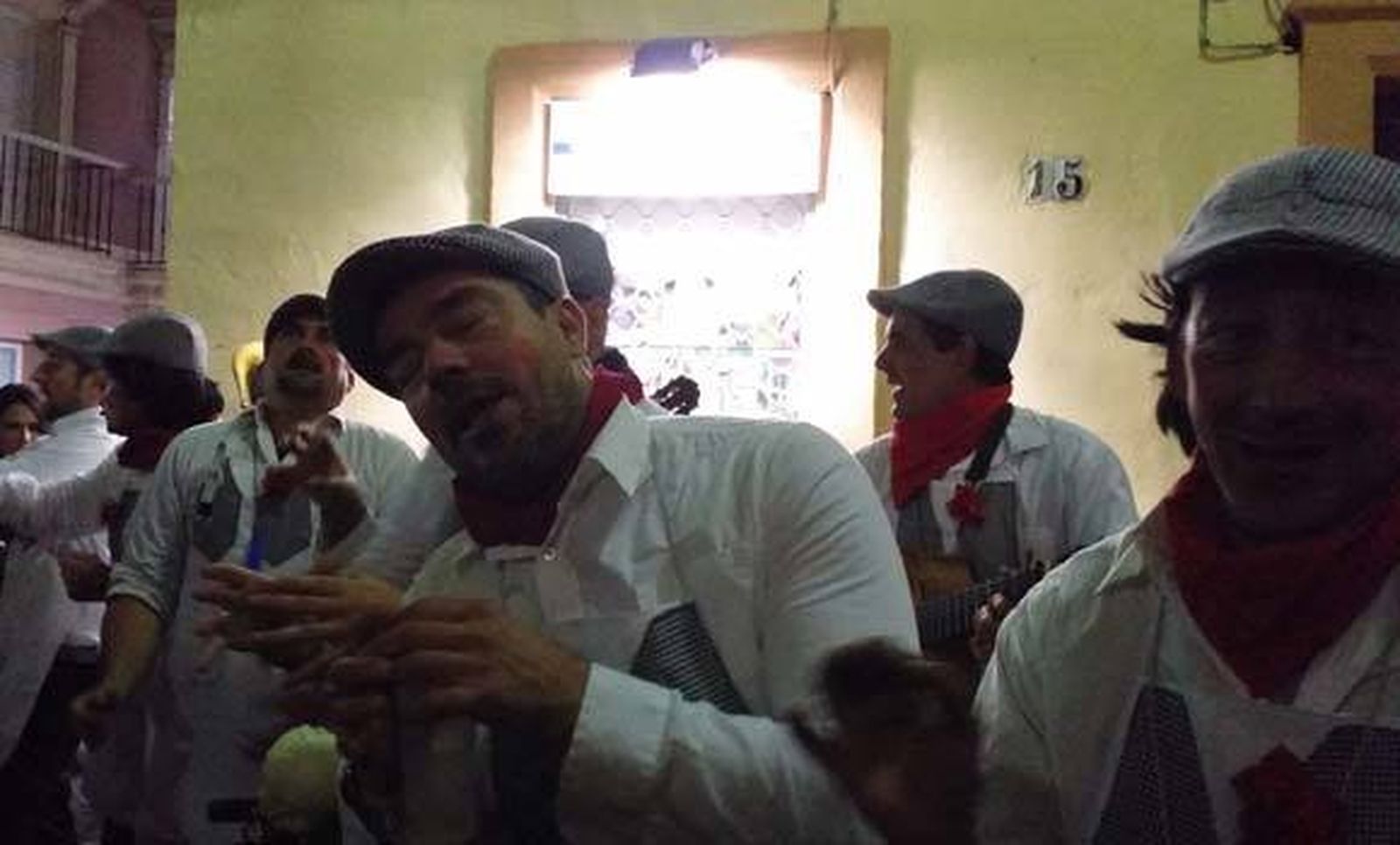 Los chulitos de la guapa.