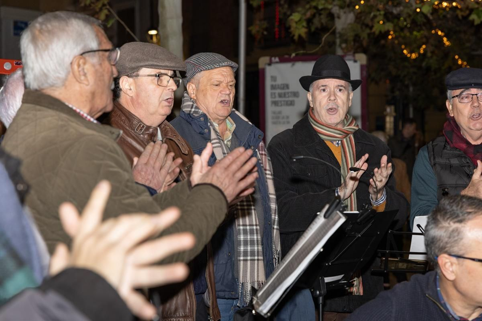 Zambomba de la Hermandad de la Buena Muerte y actuación de Maria Soledad