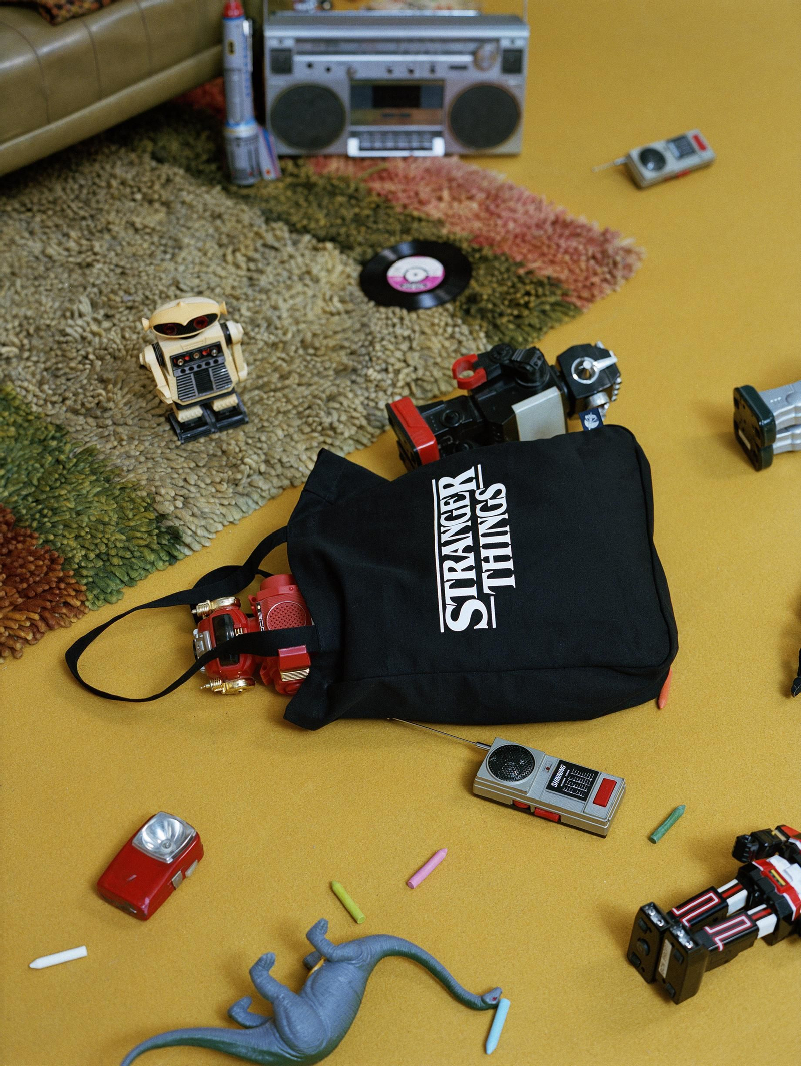 Si eres fan de Stranger Things no puedes perderte la nueva colección de Pull and Bear, ni su editorial