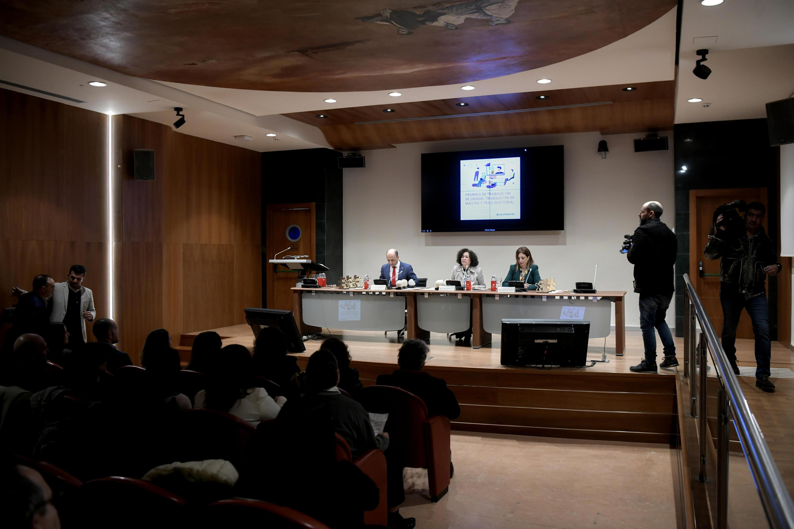 Entrega de la primera edición de los premios a los mejores trabajos fin de grado, fin de máster y tesis doctorales del ámbito de la igualdad y la inclusión en la UGR en imágenes