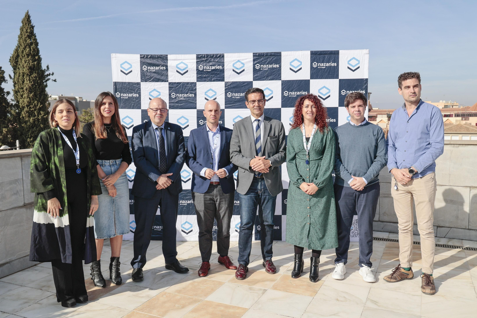 El alcalde ha visitado la empresa de capital granadino Nazaríes Intelligenia
