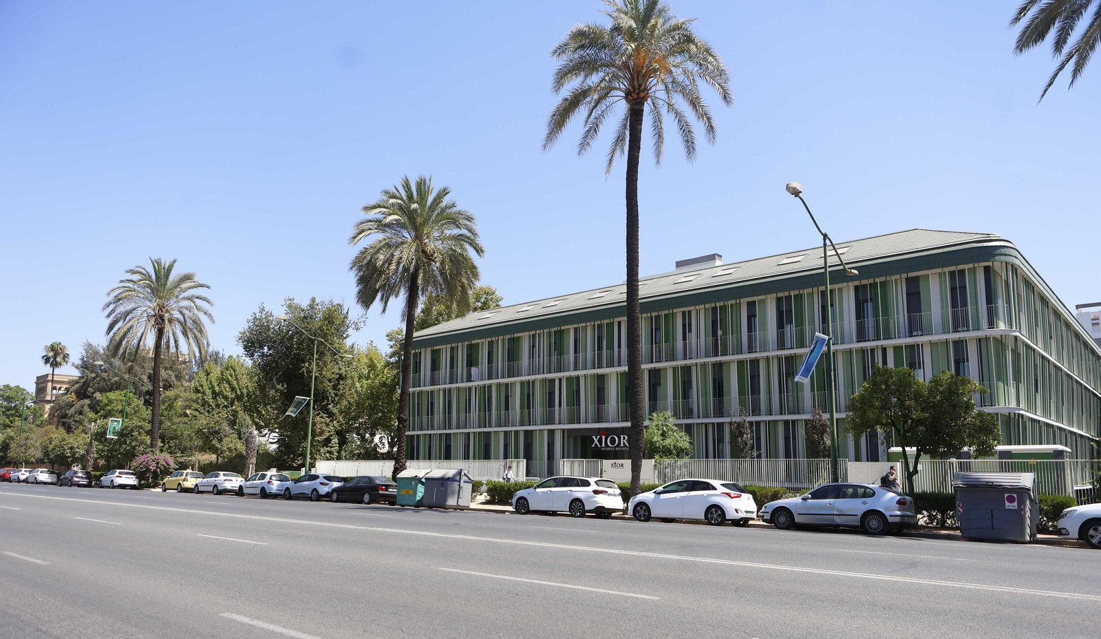 La macro-residencia del número 17 de la Avenida de la Palmera