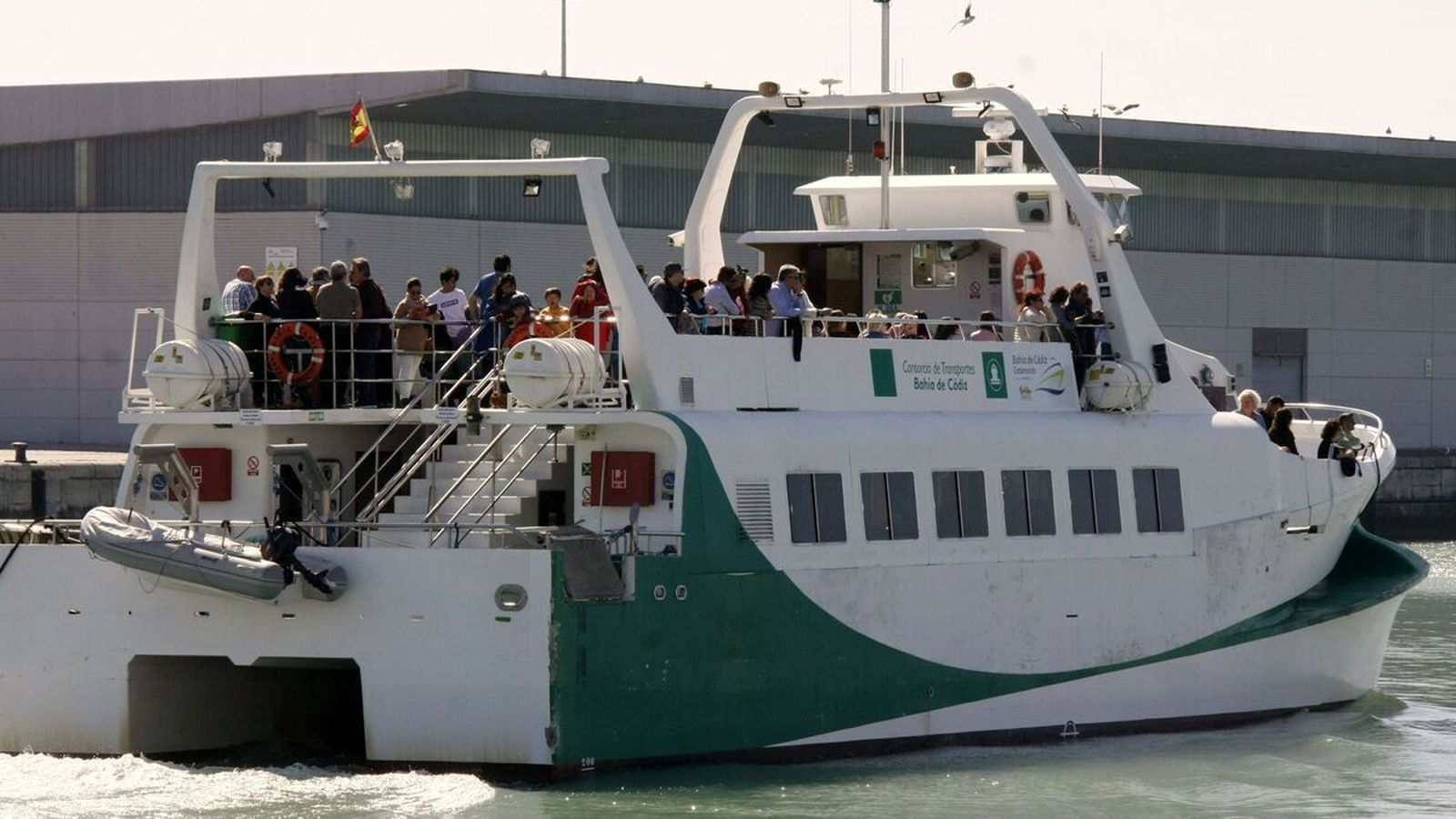 El catamarán de la Bahía  suspende el servicio temporalmente.