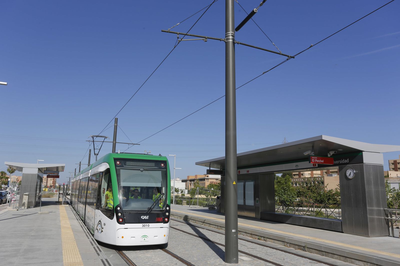 El metro a su paso por la Universidad de Málaga.