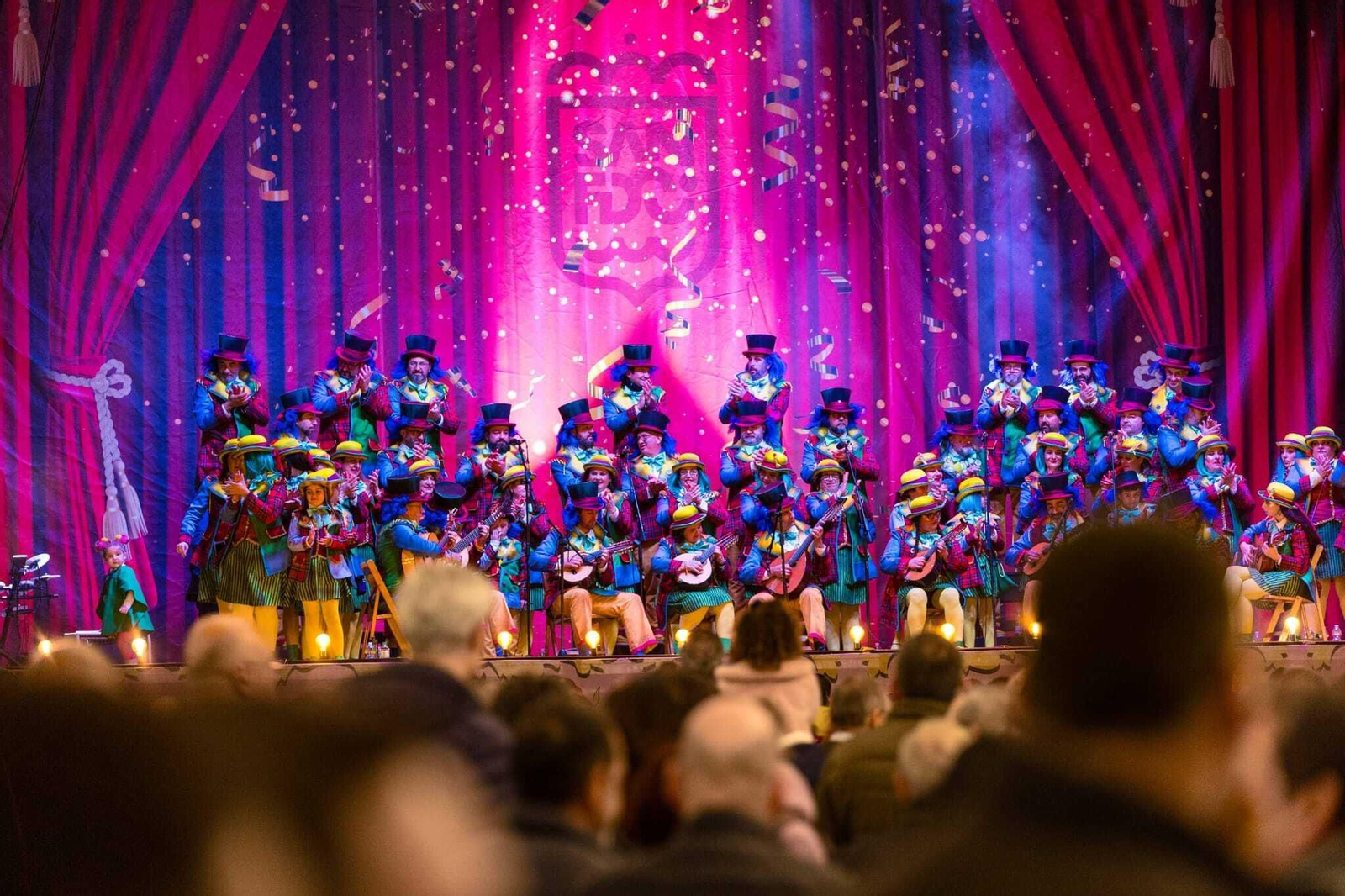 La noche de coros (y otras agrupaciones) en el Carnaval de San Fernando, en imágenes.