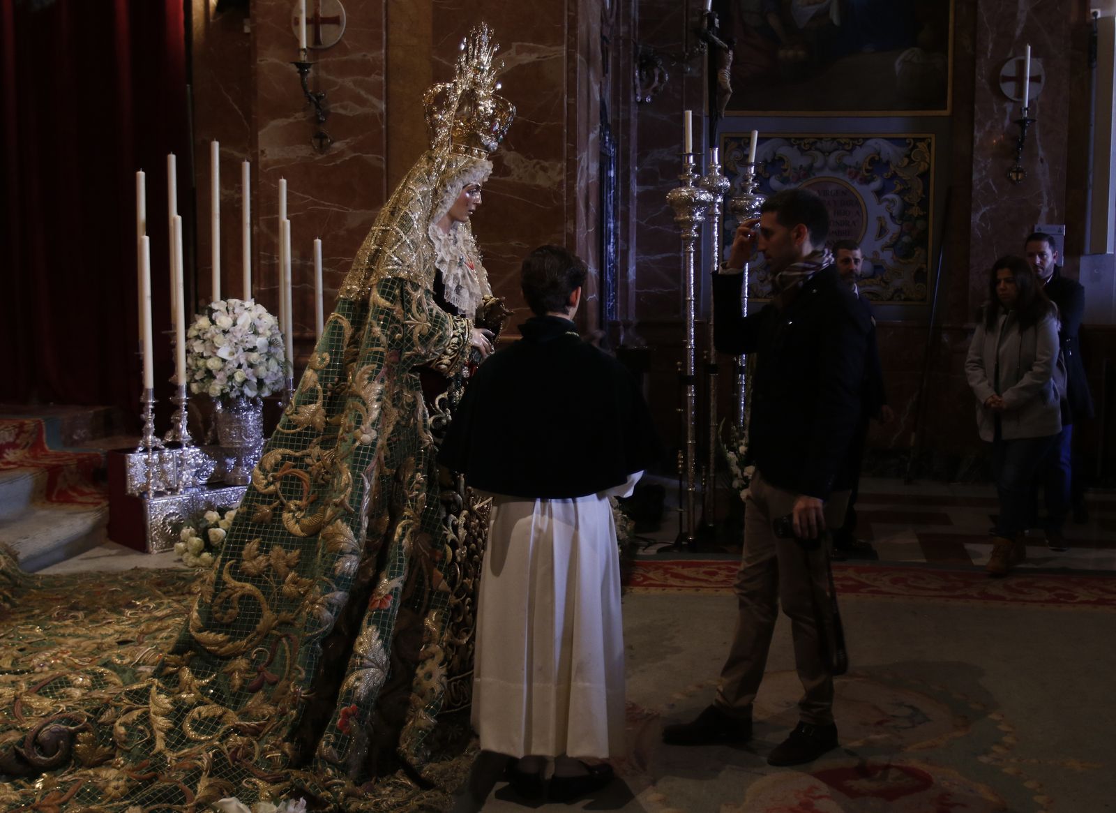 Besamanos de Esperanza de Triana y Macarena