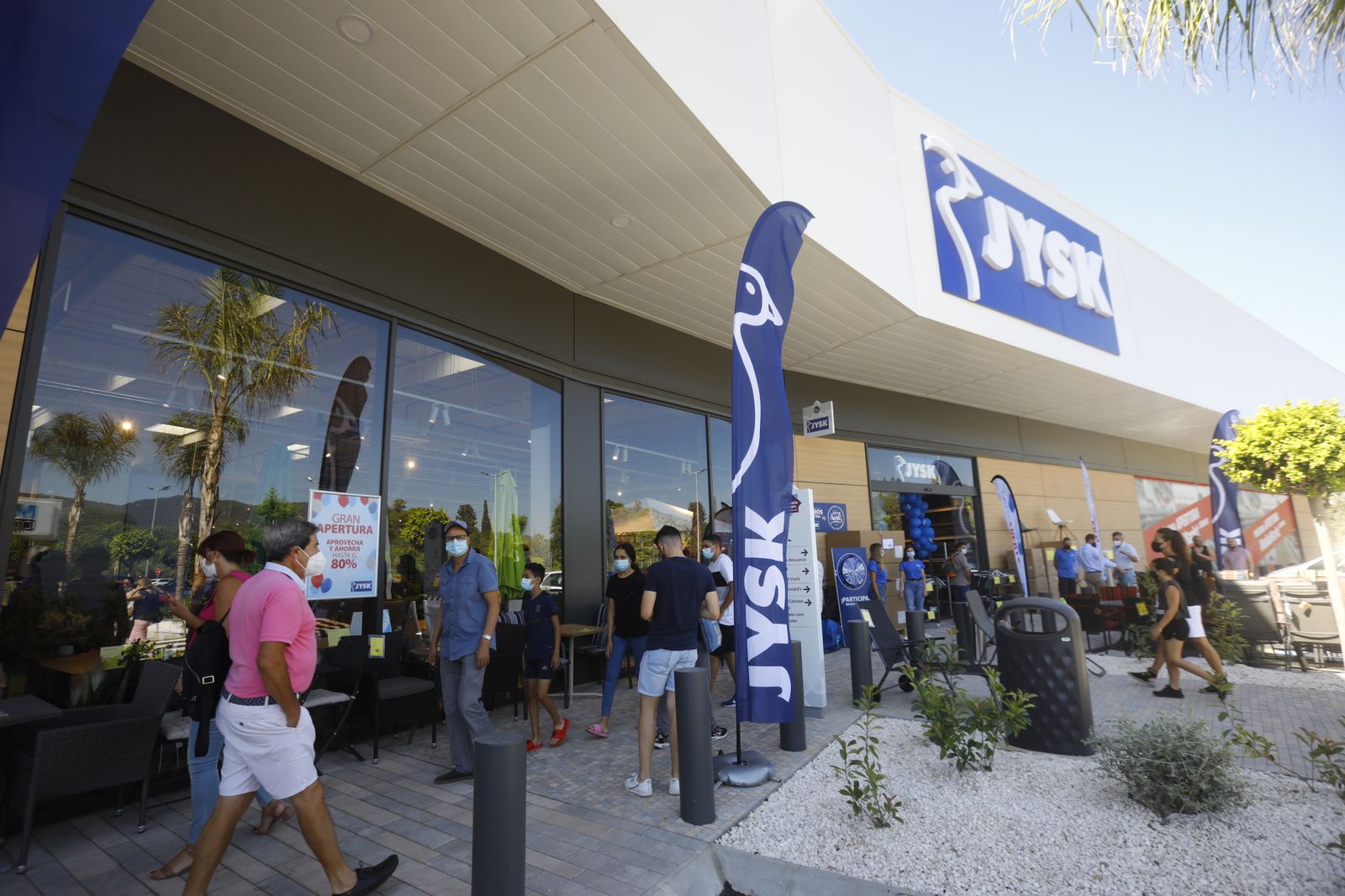 Día de apertura en el parque comercial Los Patios de Azahara de Córdoba, en imágenes
