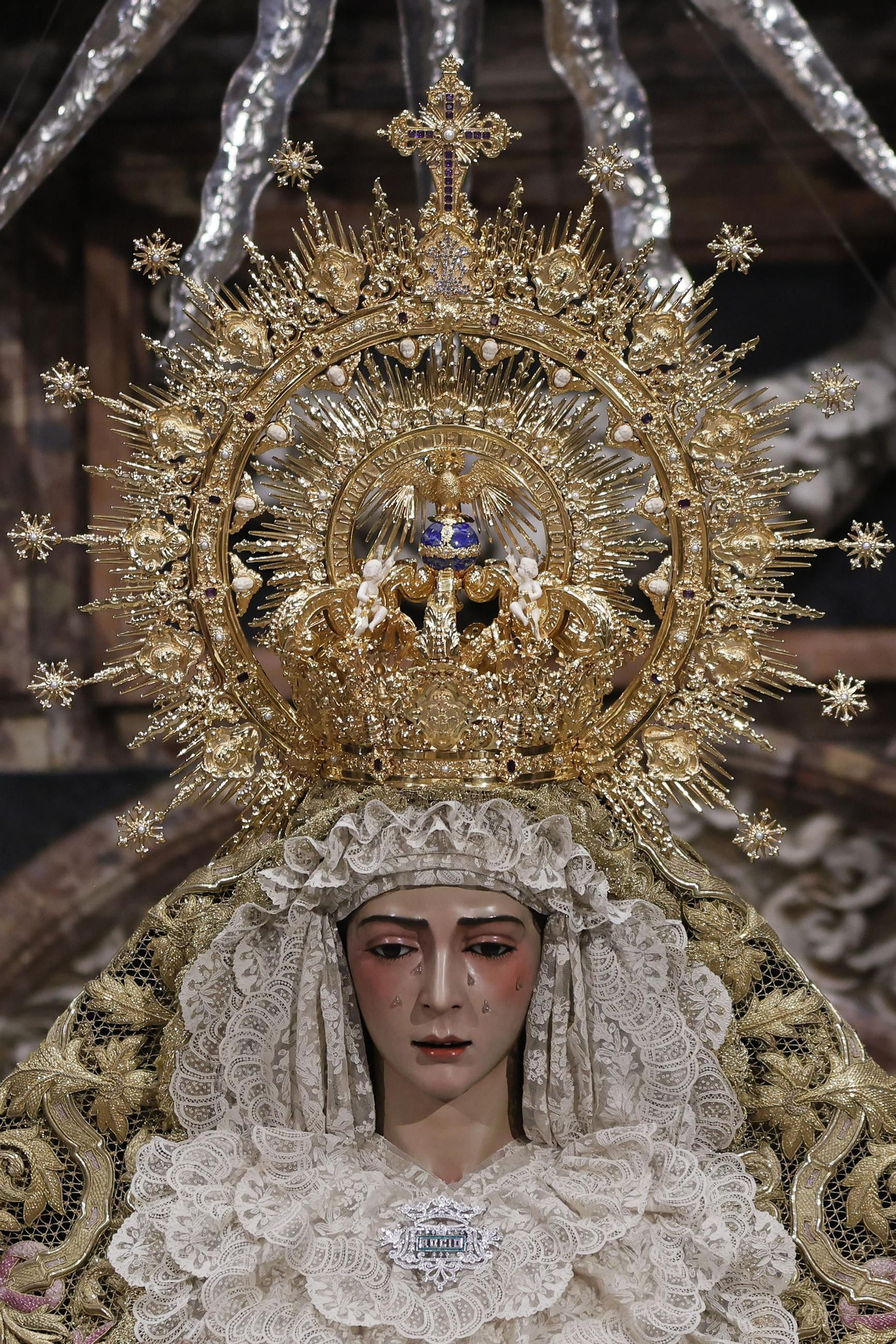 La coronación de la Virgen del Rocío en imágenes