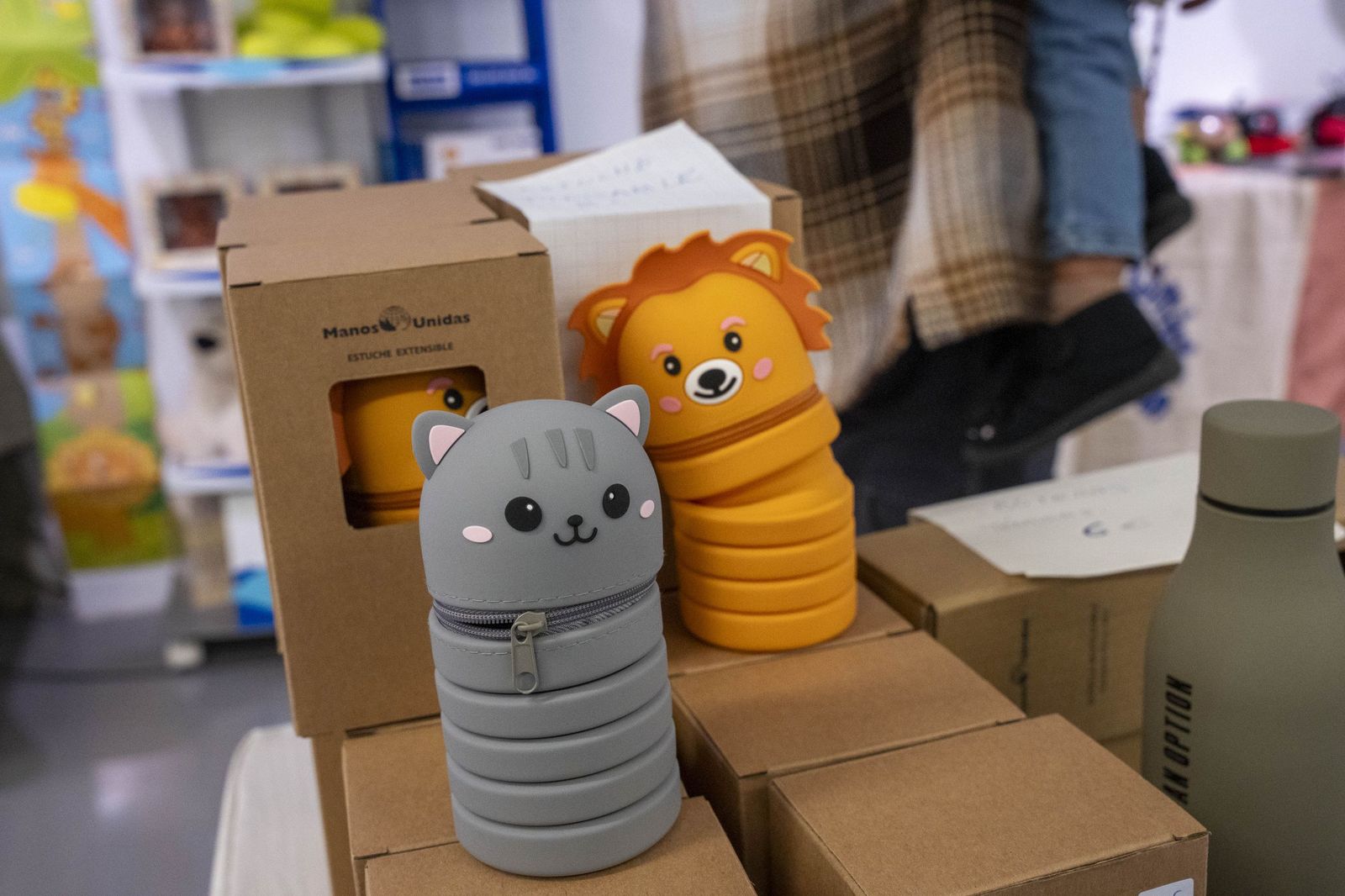 Un mercadillo que late por los demás: la solidaridad toma el Paseo de Almería