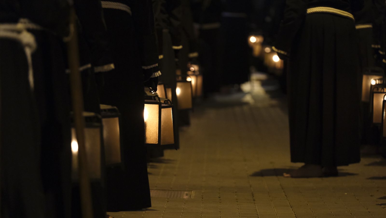 Procesión del Perdón en Almería, en imágenes
