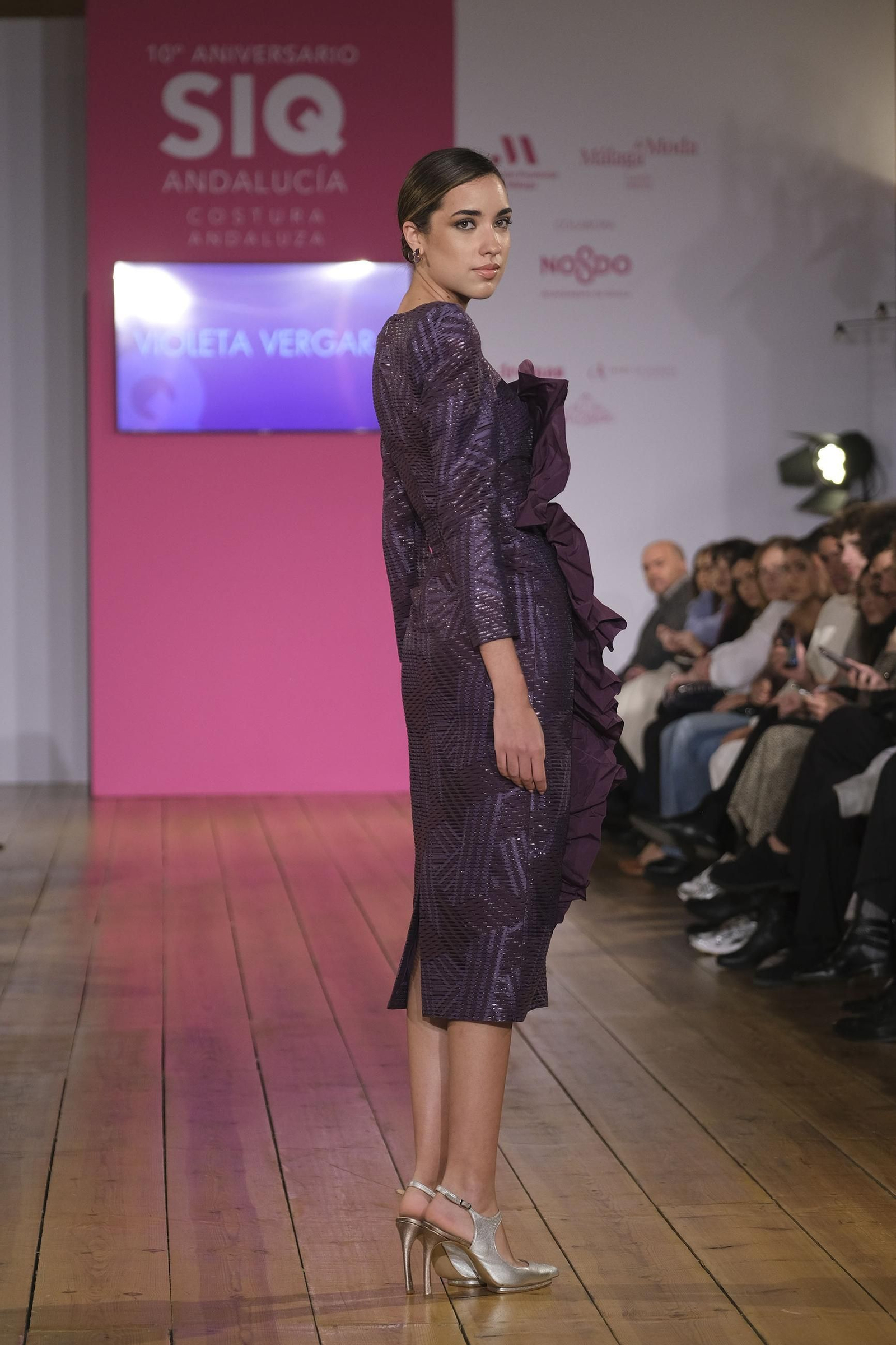 Sobriedad y minimalismo en las invitadas de Violeta Vergara