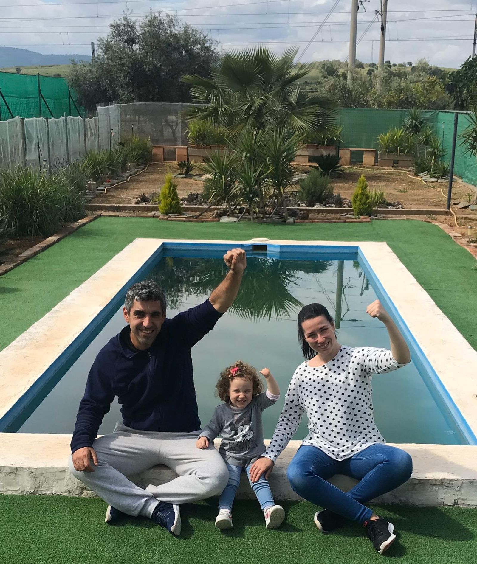 Claudia junto a su familia