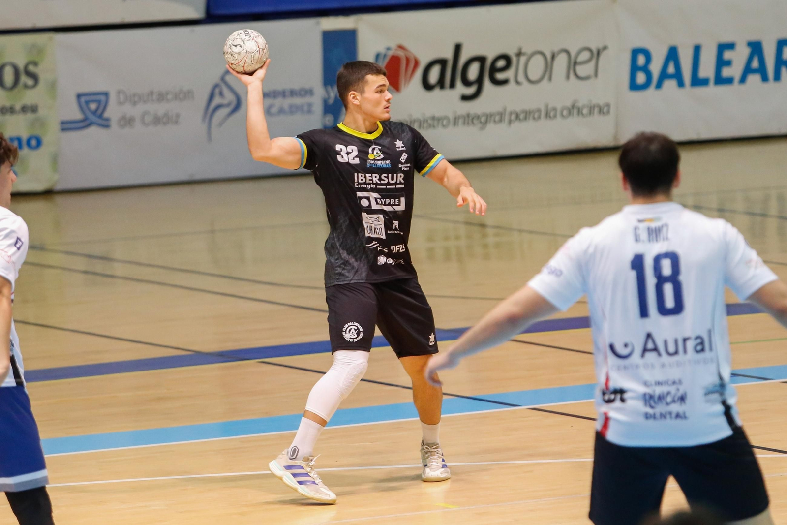 Pablo Medina dirige un ataque del BM Ciudad de Algeciras