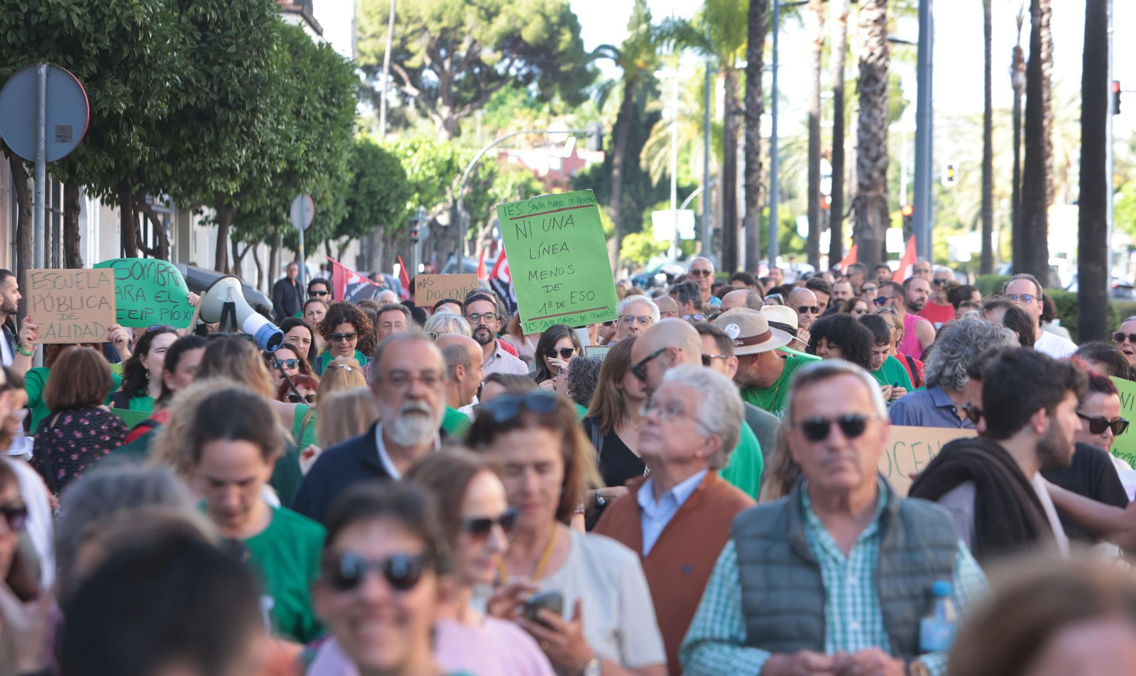 Manifestación por la Escuela Pública por las calle de Jerez