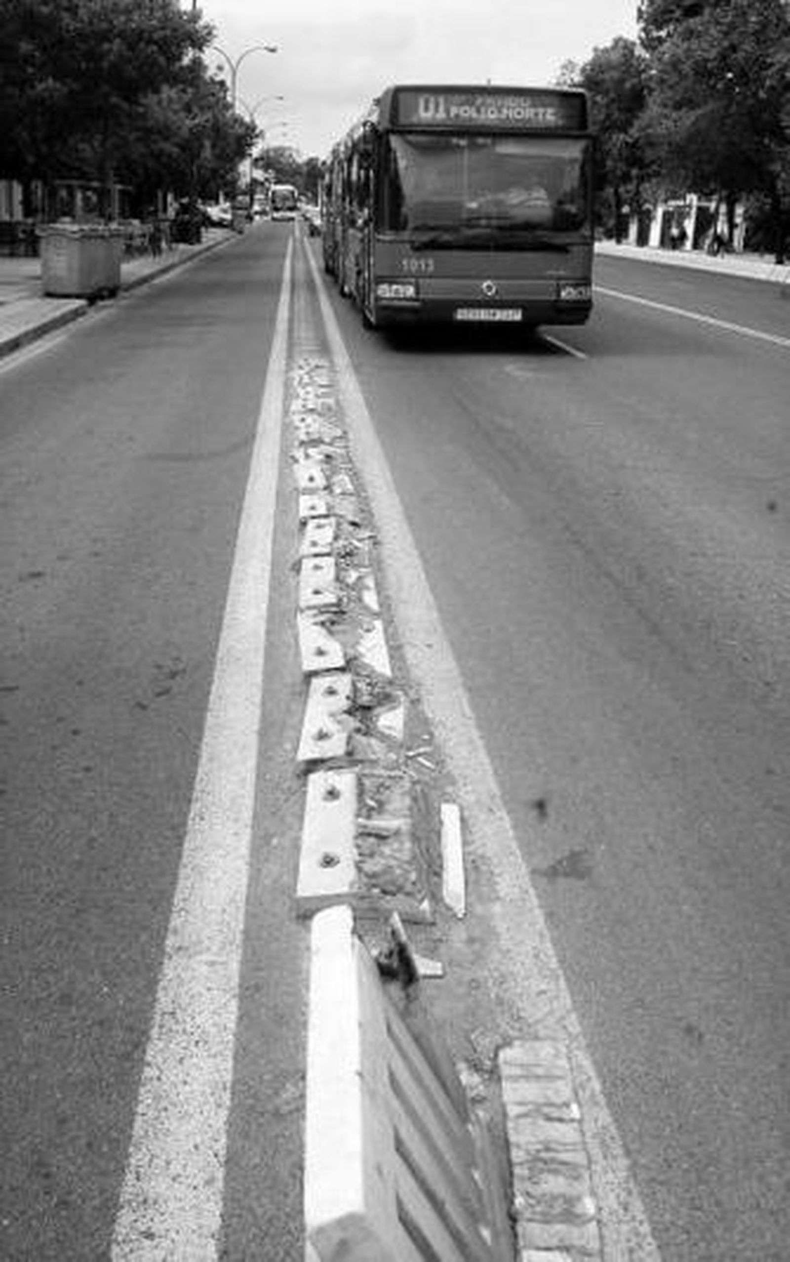 Un carril bus en ruinas