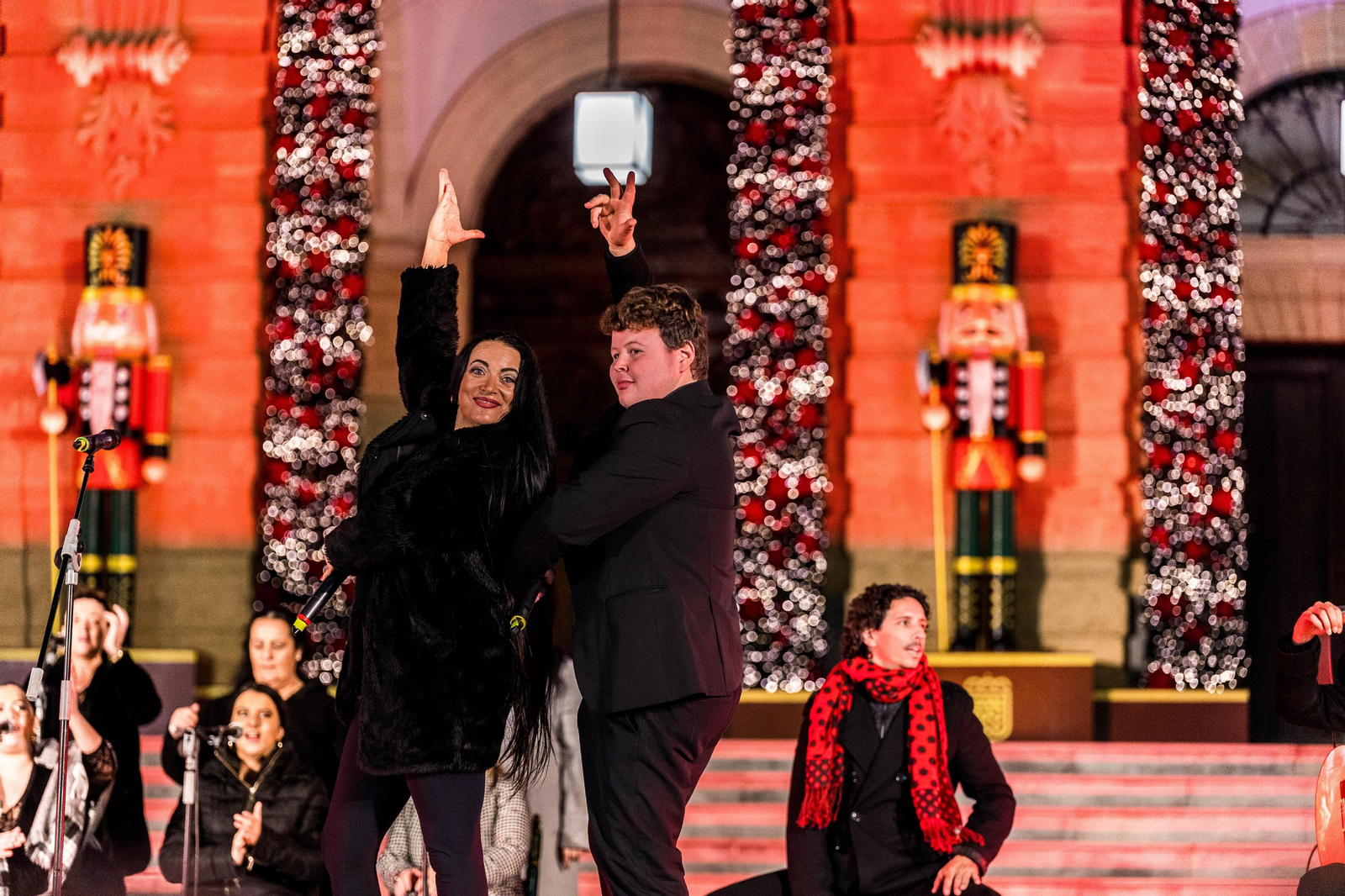 Doble sesión de zambombas navideñas en la plaza del Rey de San Fernando
